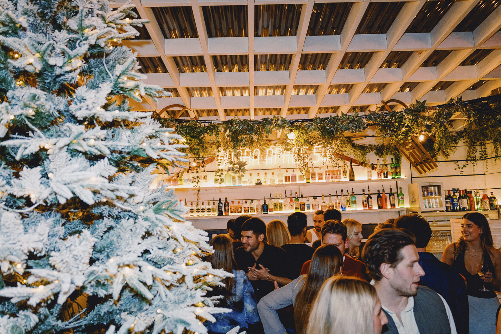 Weatherproof Rooftop Bar | Perfect Summer Party 46