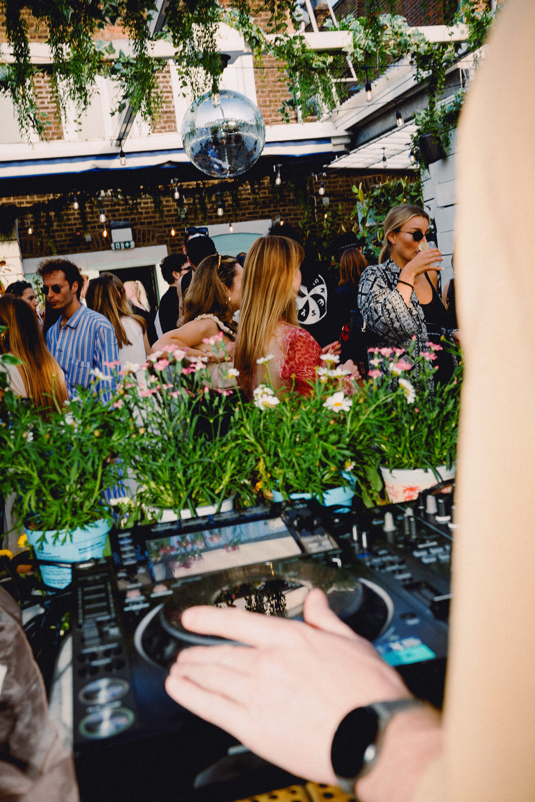 Weatherproof Rooftop Bar | Perfect Summer Party 3