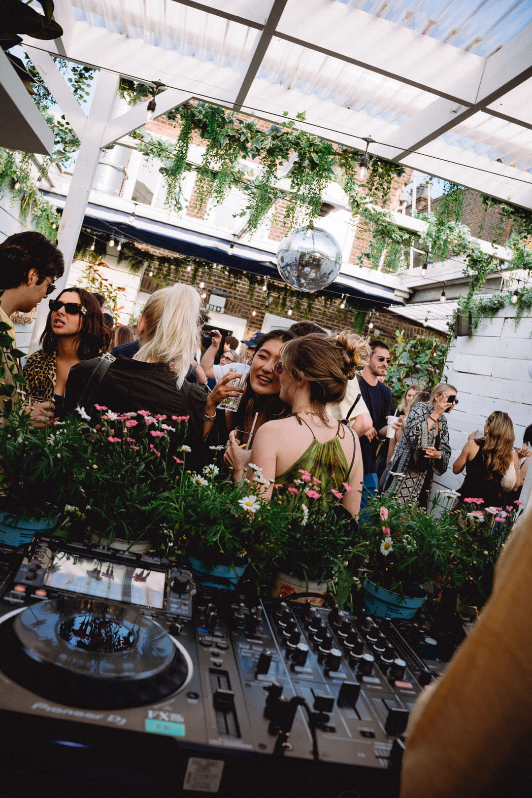 Weatherproof Rooftop Bar | Perfect Summer Party 28