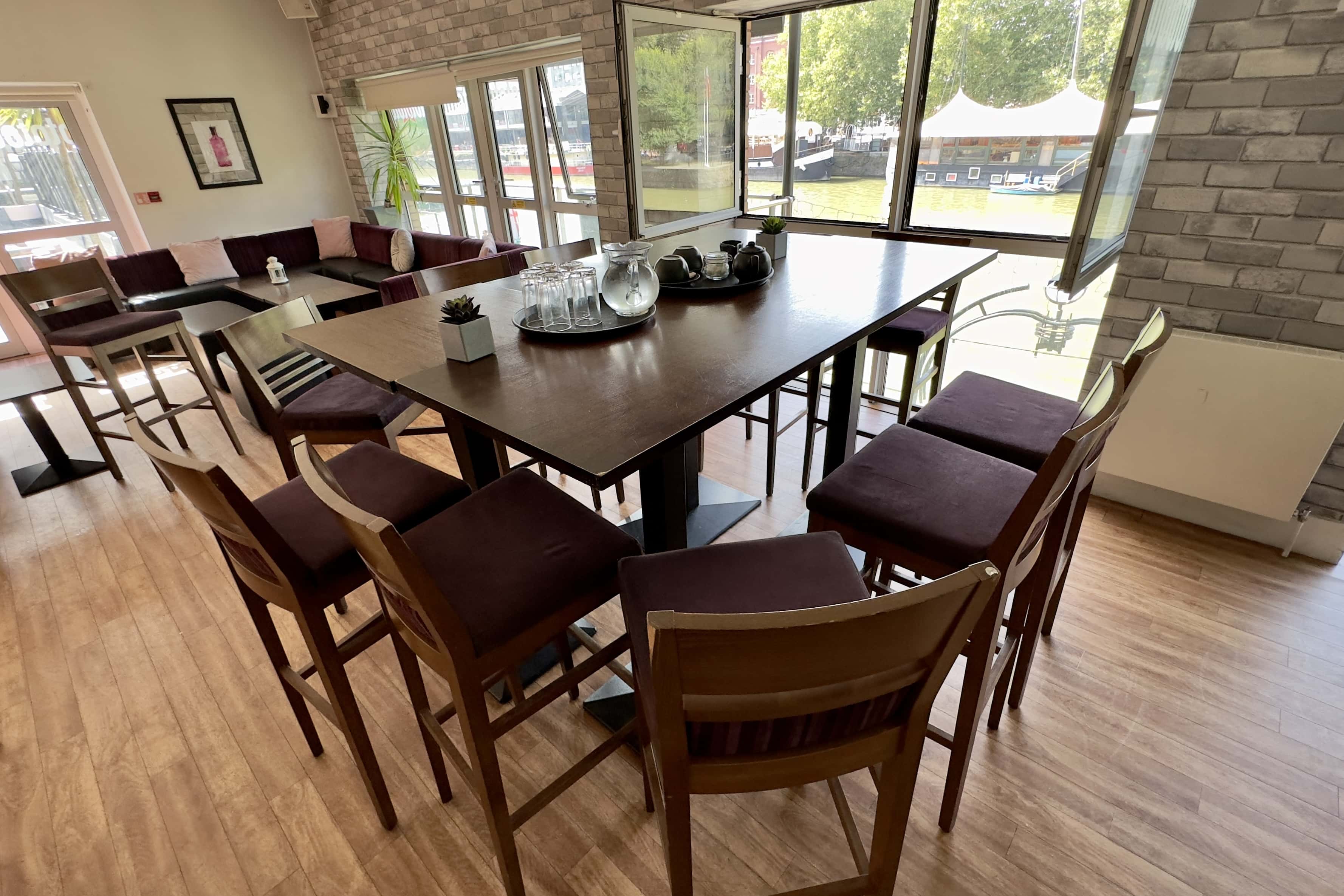 Meetings In The Lounge Bar 2