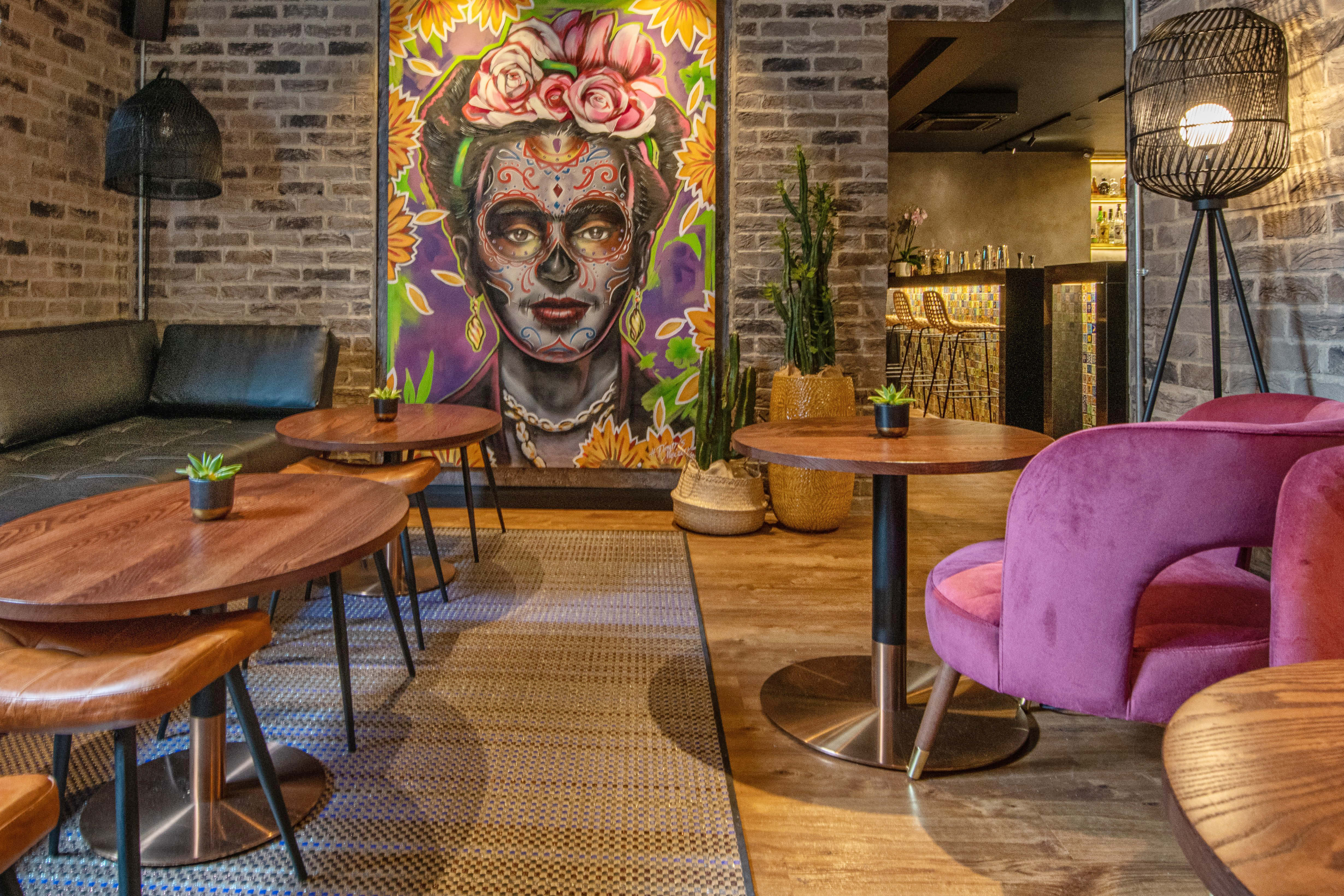 Bar & Lounge 3D tour