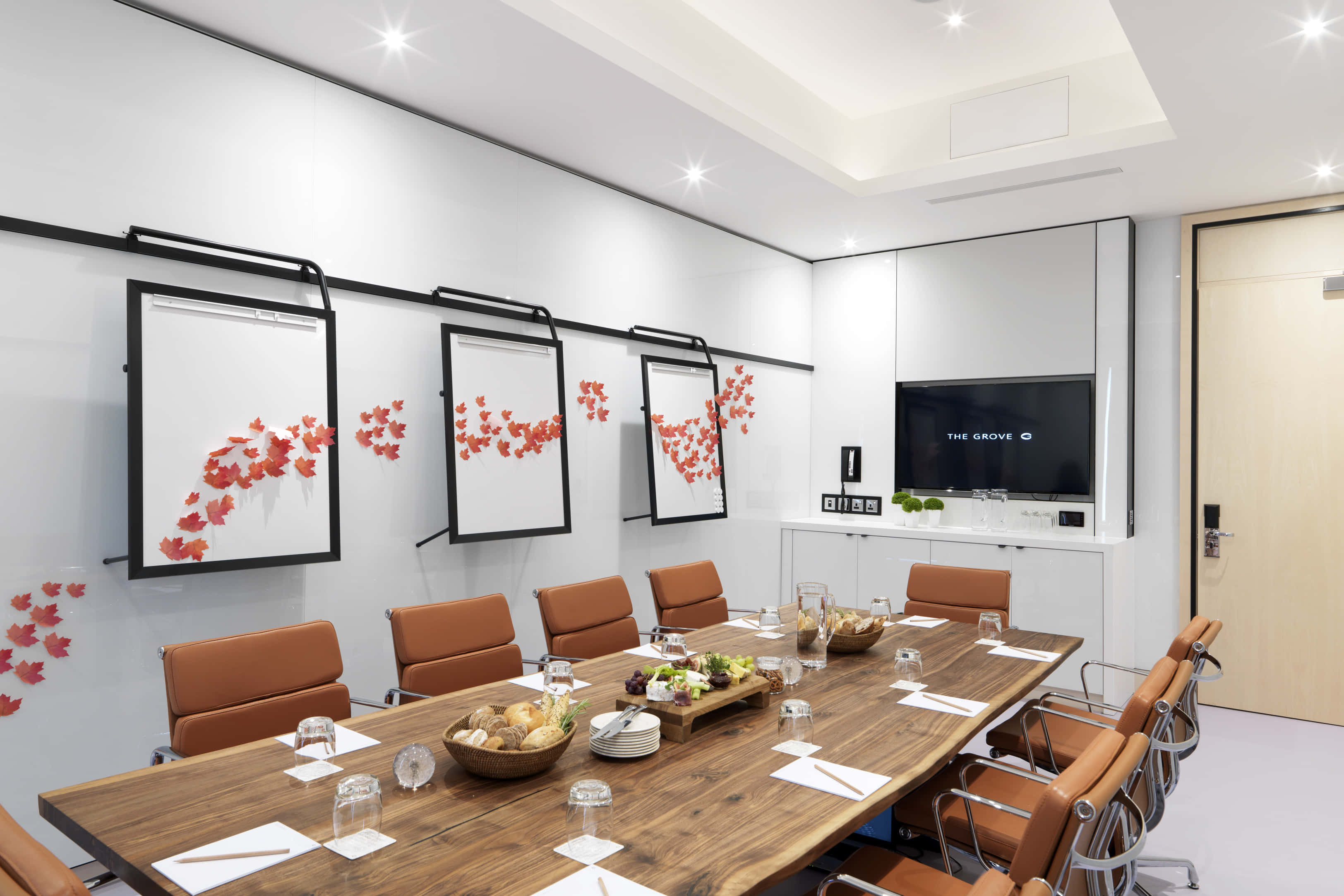 Small meeting rooms 0