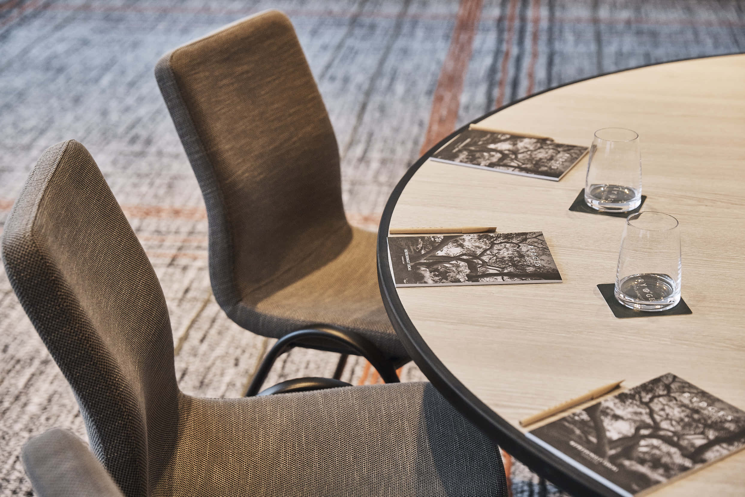 Meeting Place 1 + 2 6