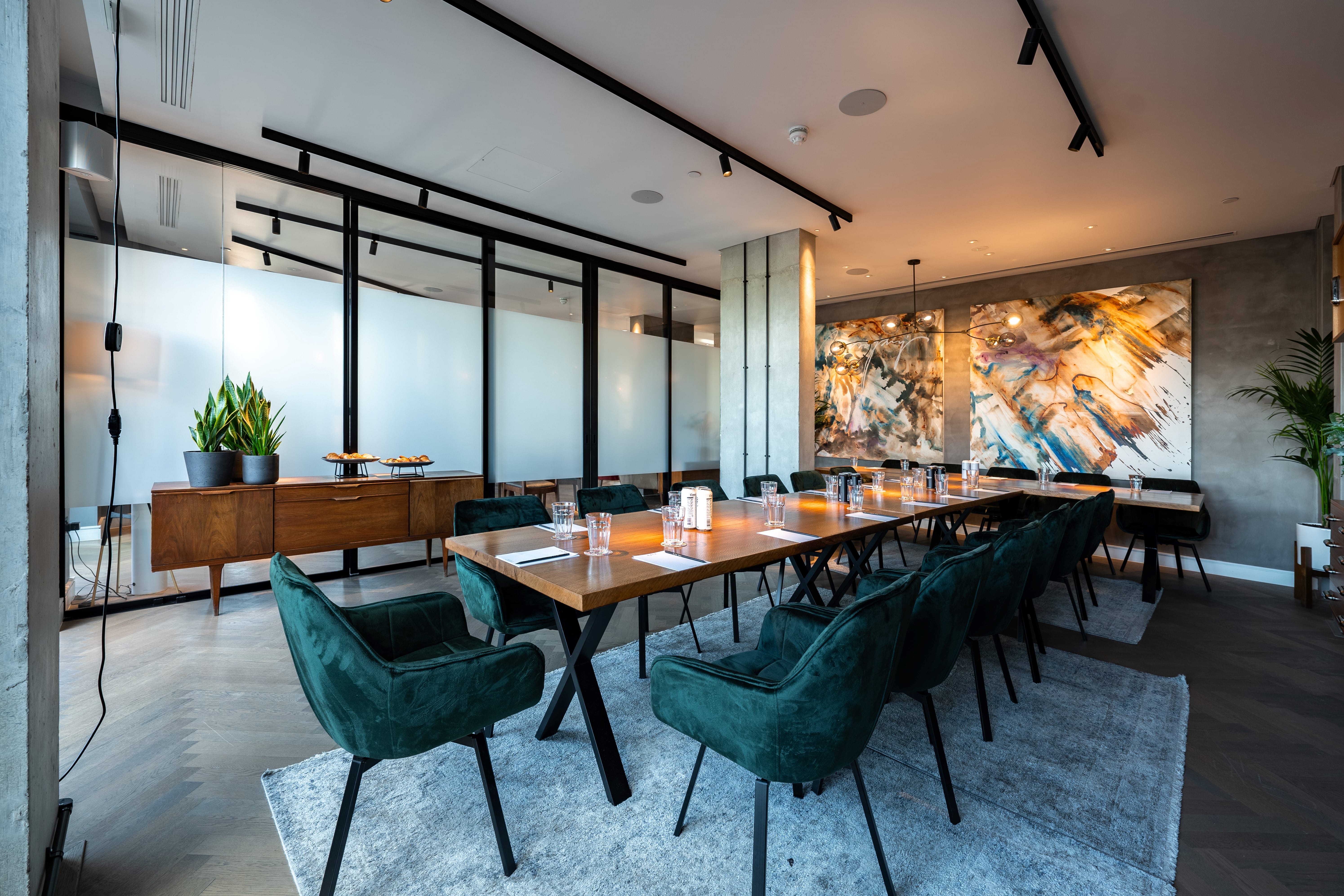 East Side Meeting Room  6