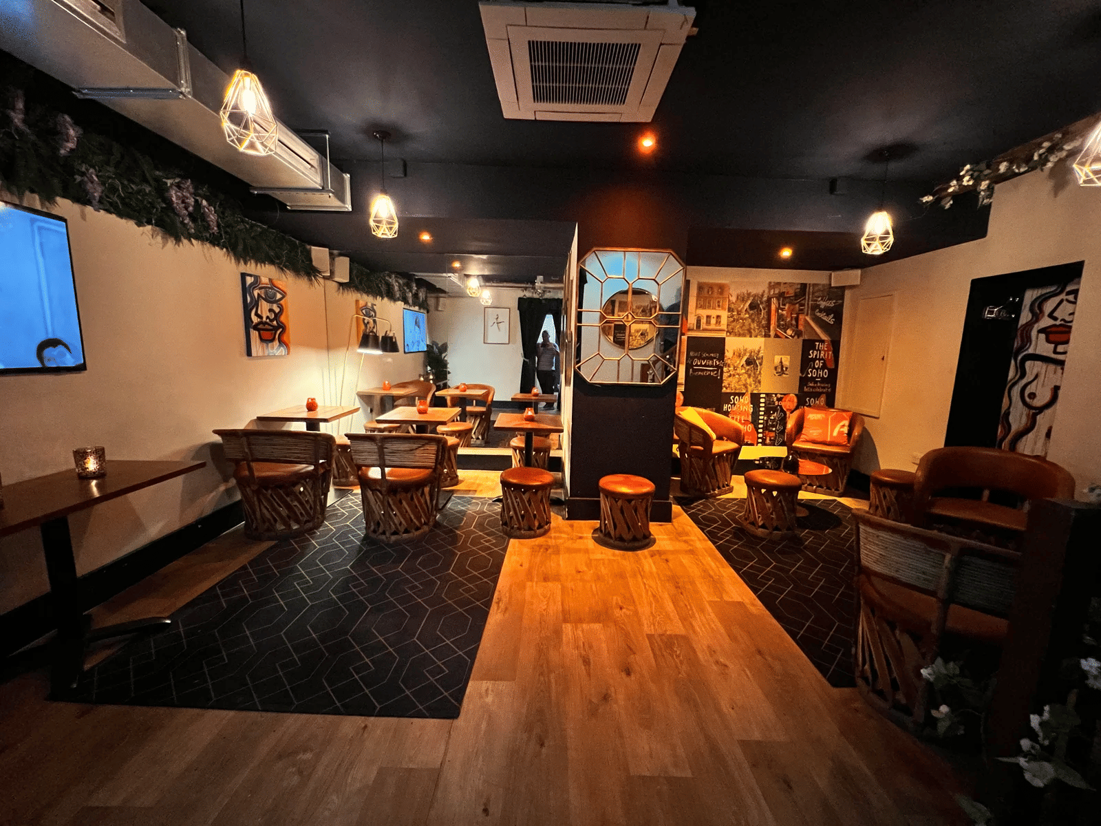 BAARIA intimate downstairs lounge 4