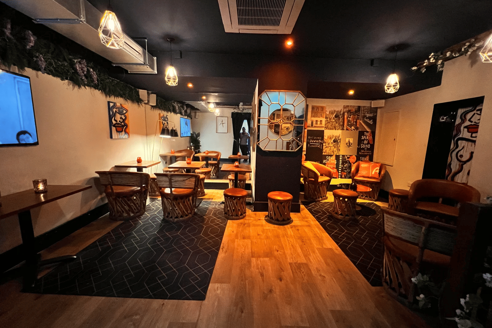 BAARIA intimate downstairs lounge 4