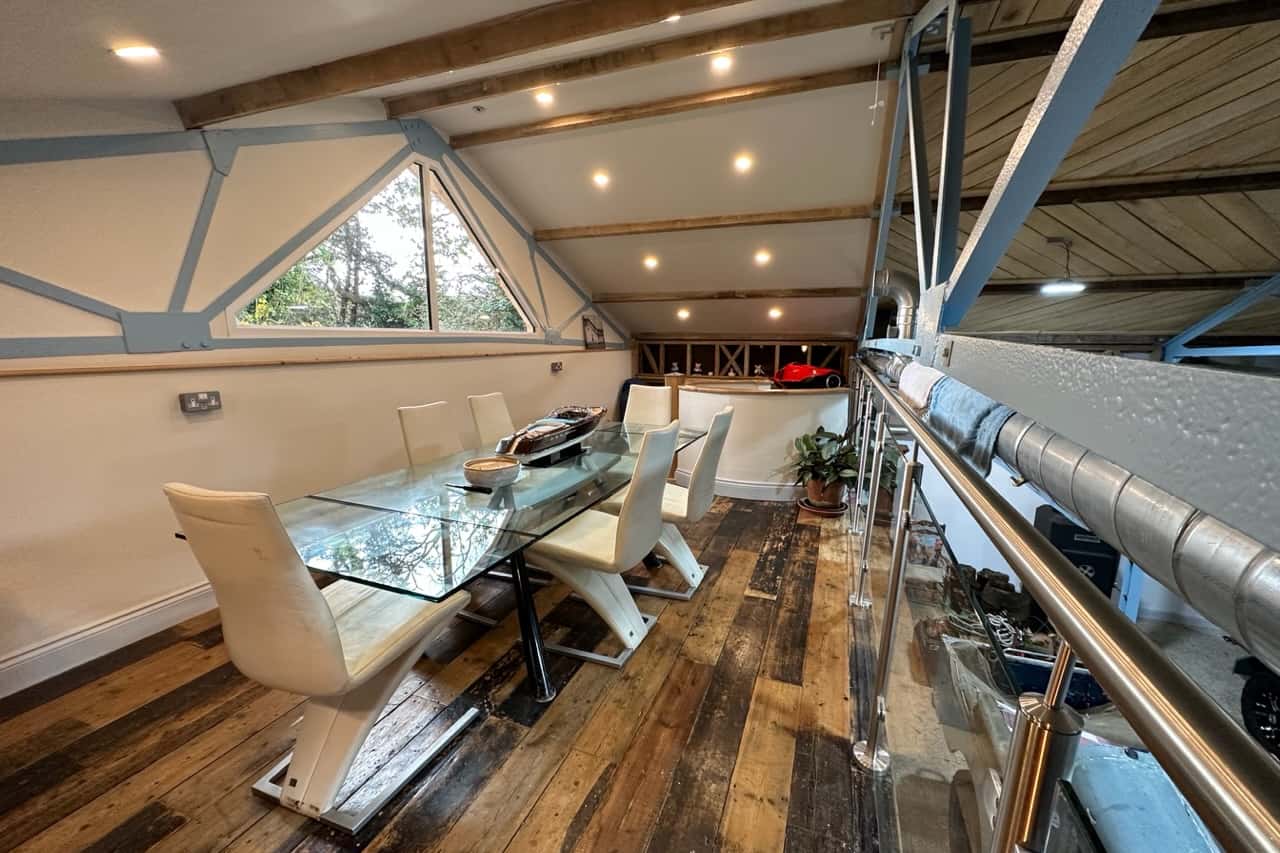 Manor Cottage Barn 0