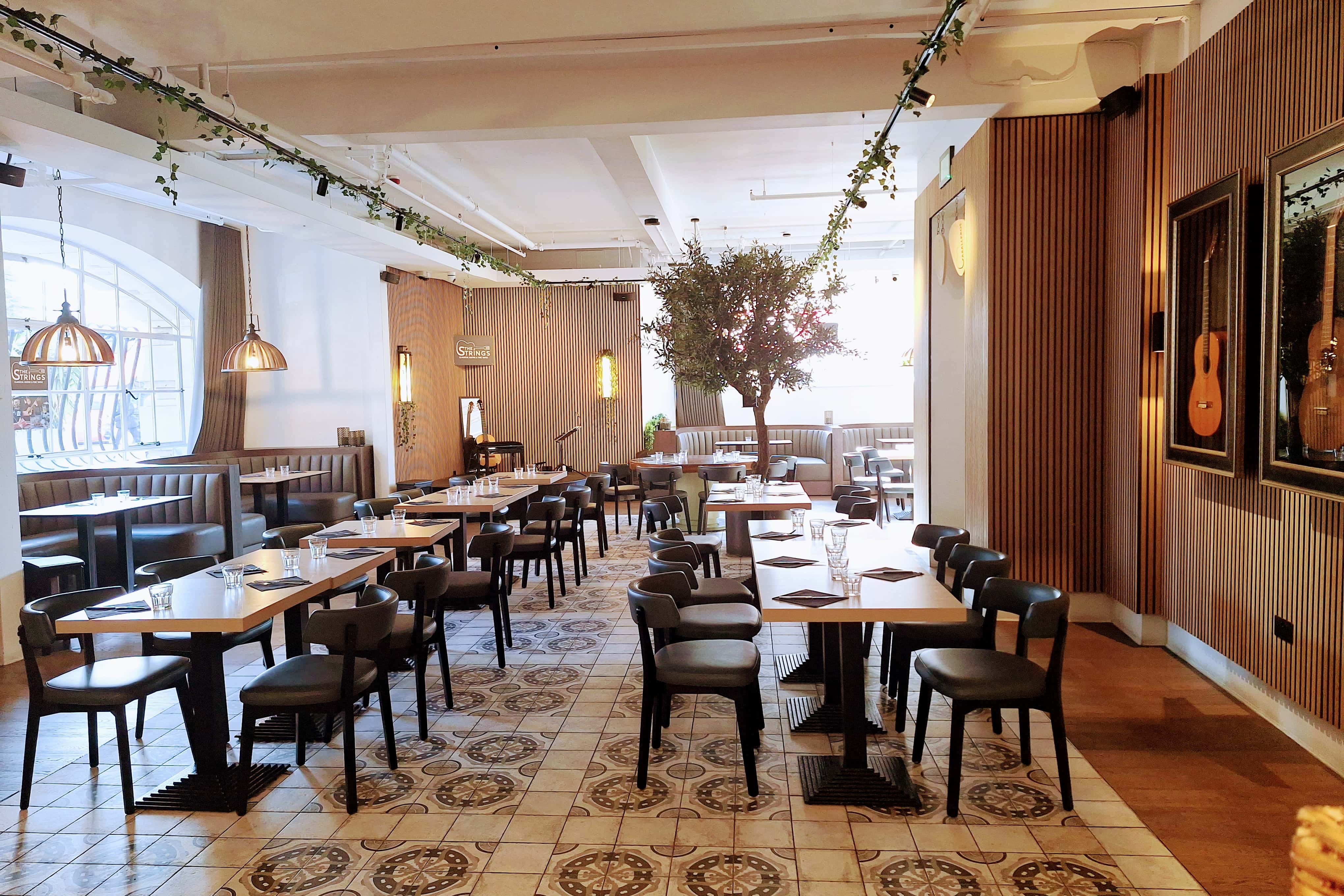 Whole venue Strings Restaurant 8