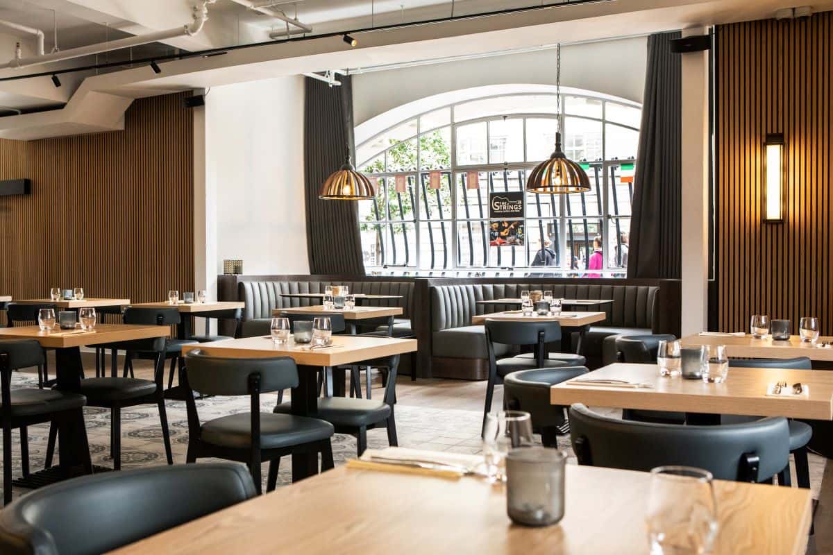 Whole venue Strings Restaurant 3