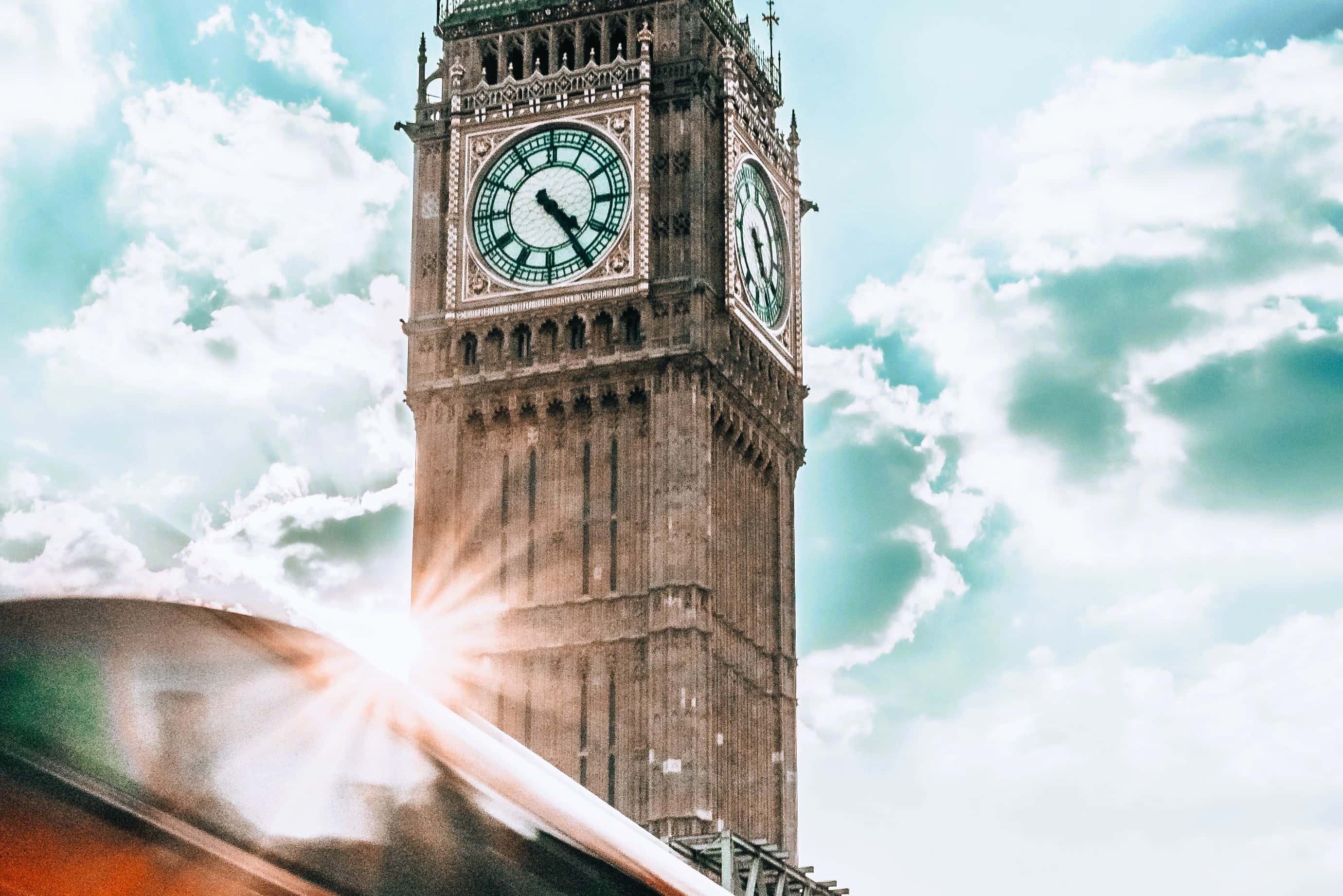 Bar Area Strings Restaurant 4