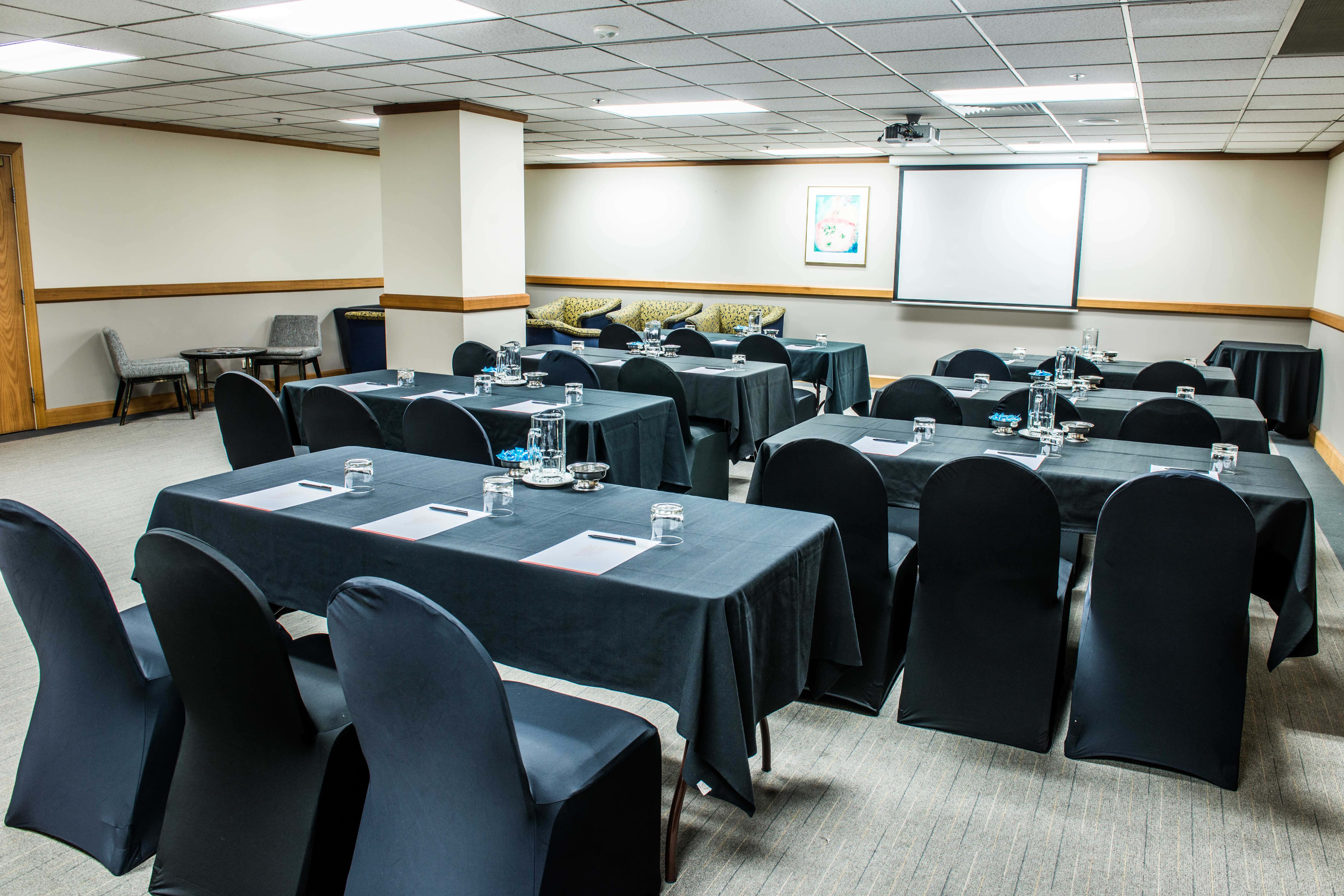 Barossa, Clare and Club Lounge 0