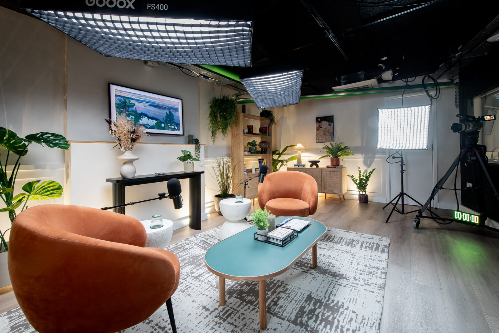 Podcast Recording Studio 18