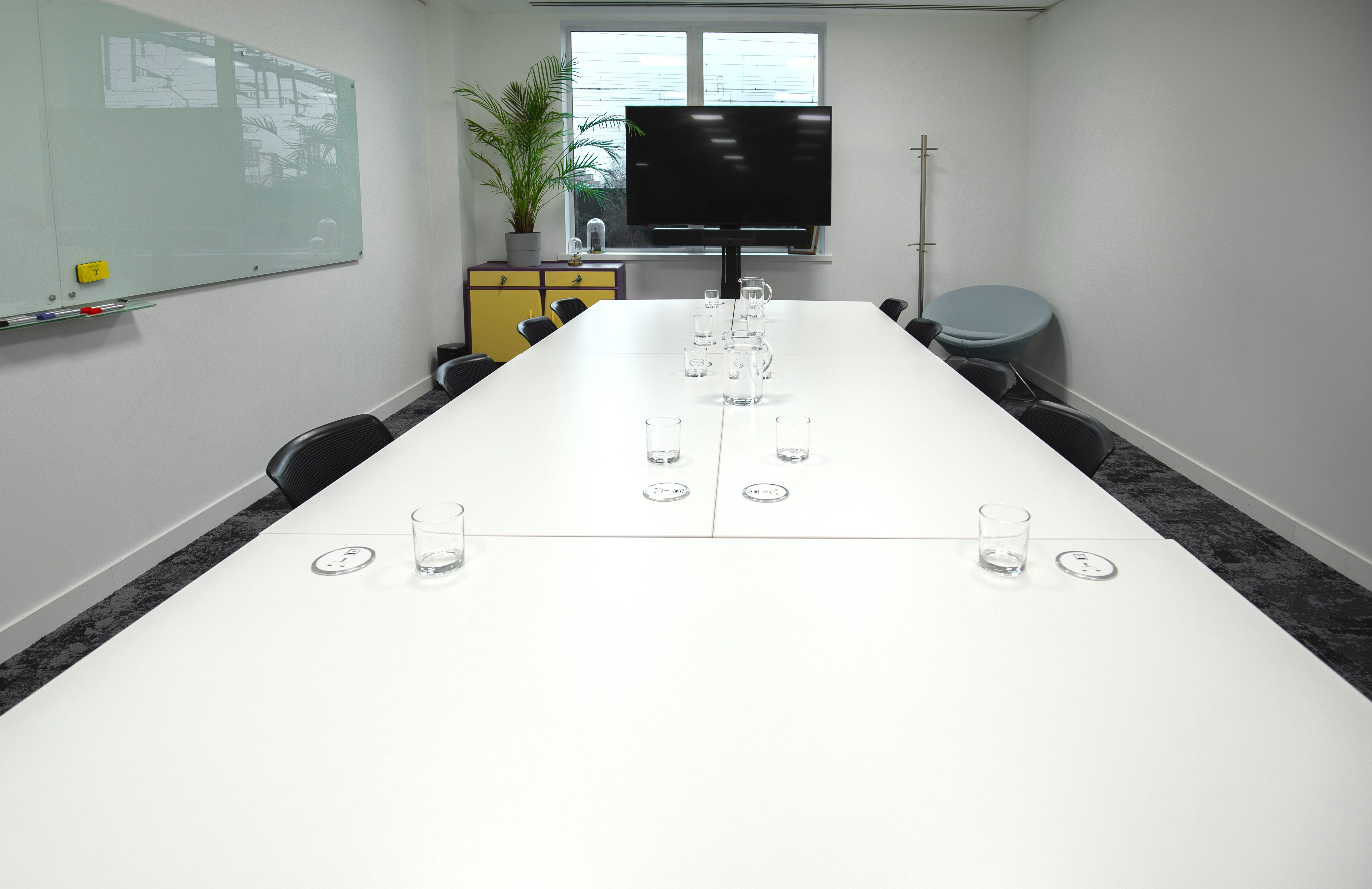 The Curious Lounge - 10 person room 1