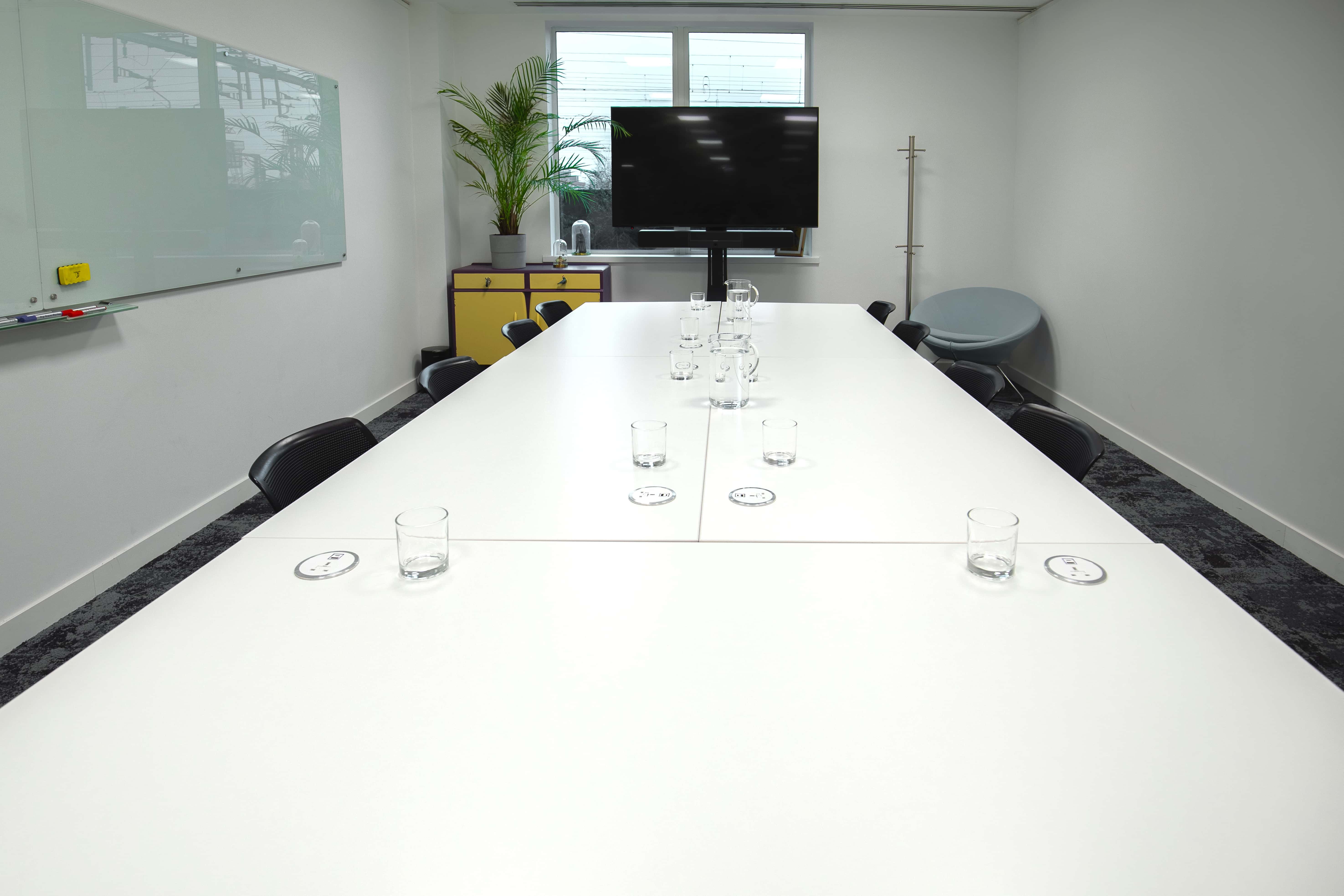 The Curious Lounge - 10 person room 1