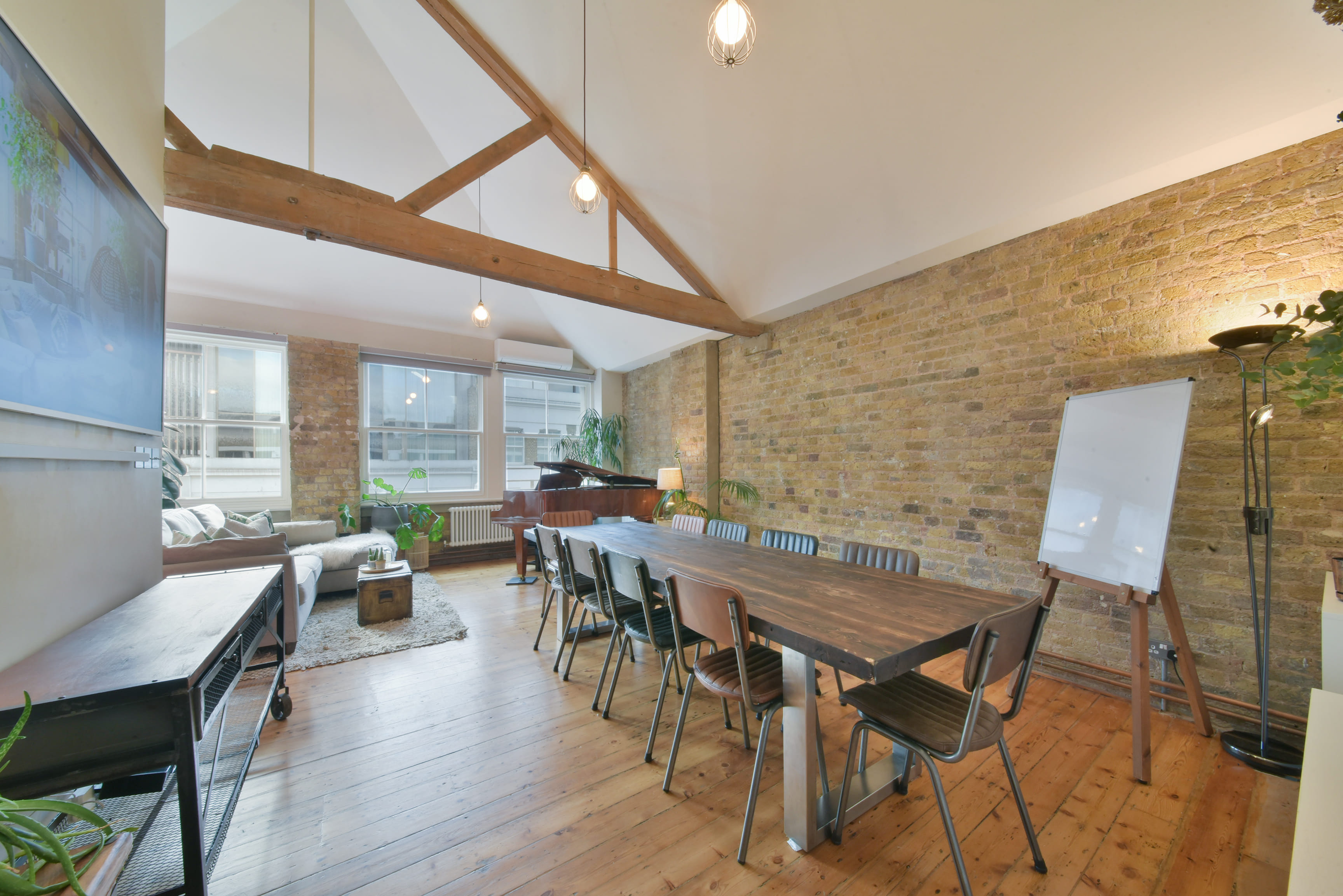 Treehouse Loft - Meeting space 1