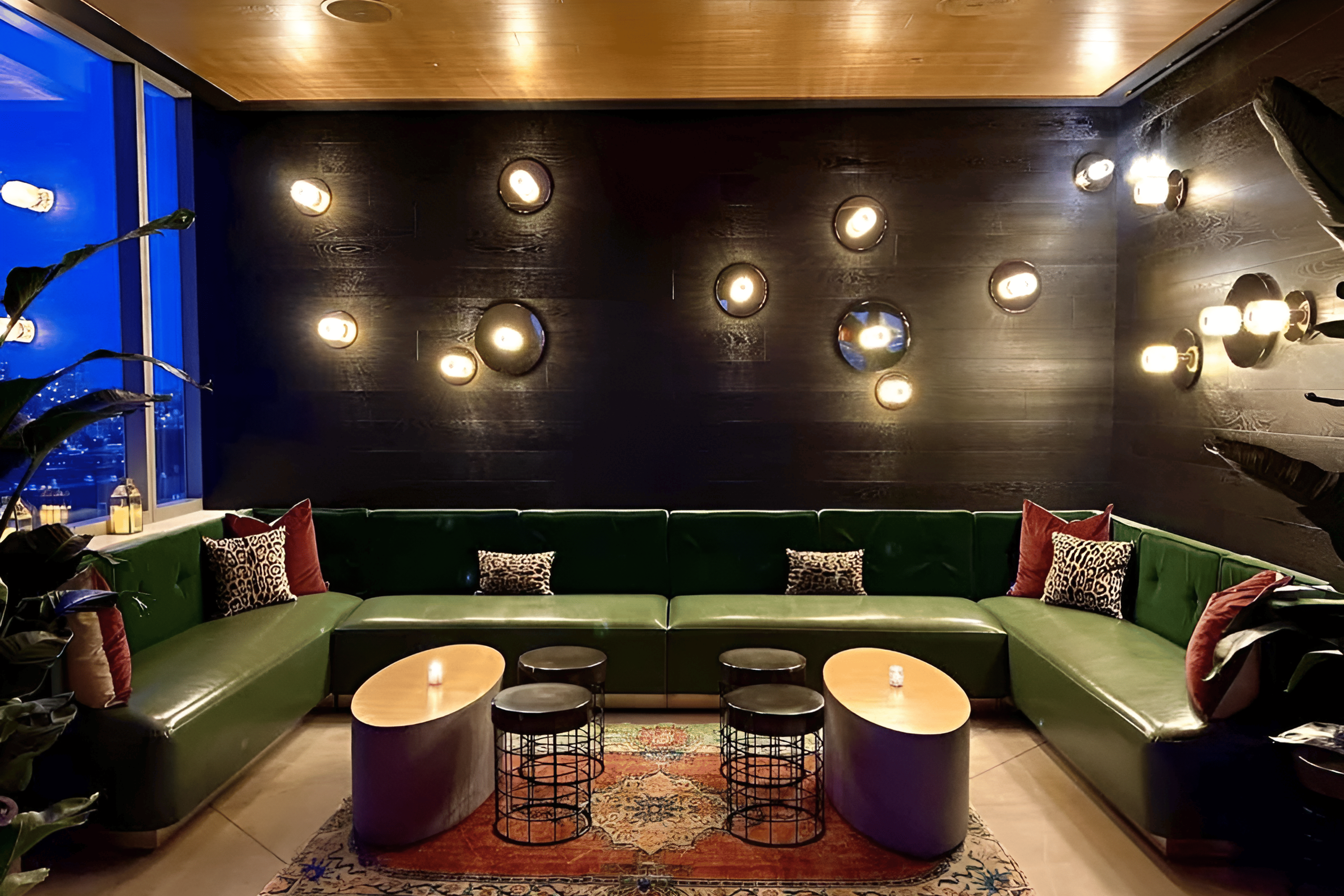 Indoor Bar/Lounge & Breezeway 1