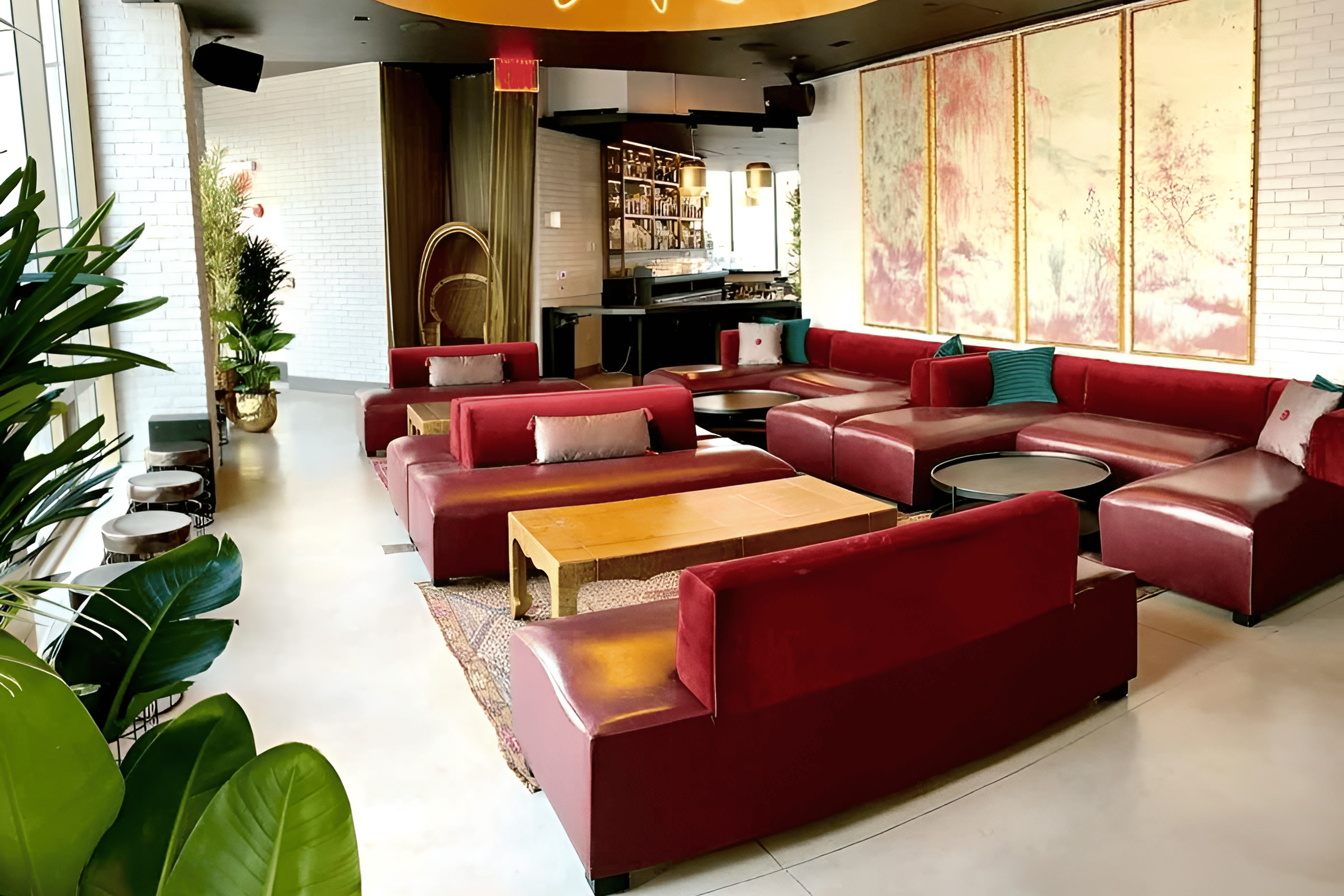 Indoor Bar/Lounge & Breezeway 0