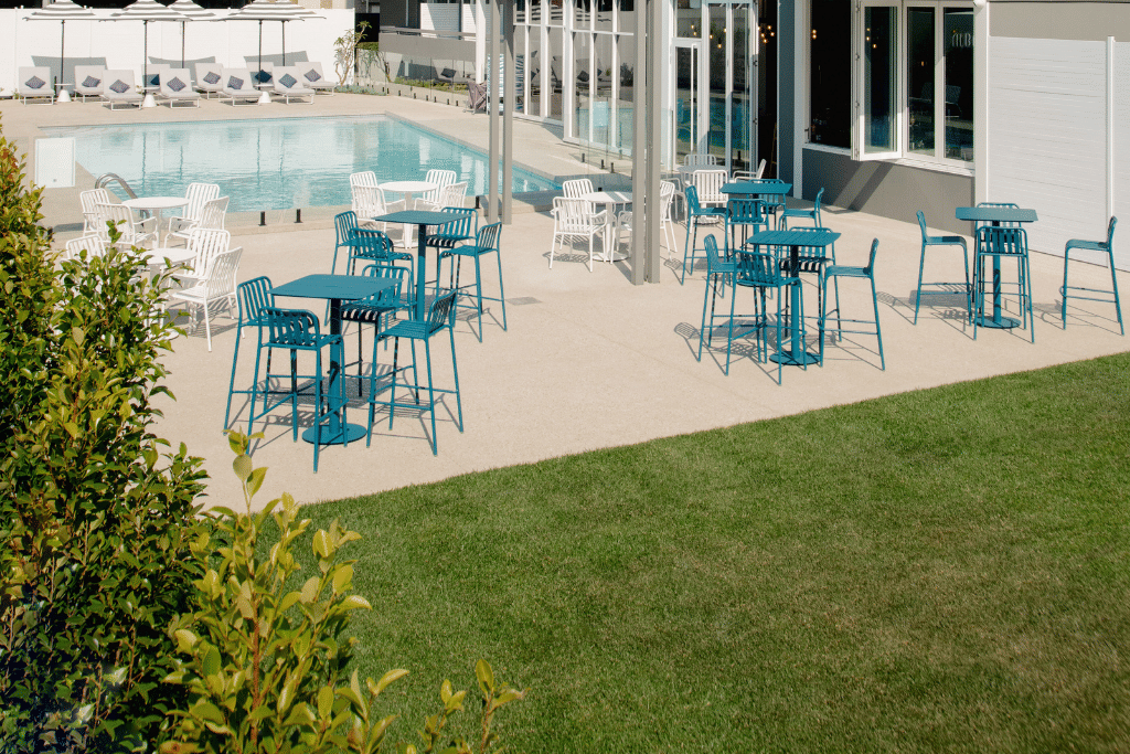 Poolside East & West 3D tour