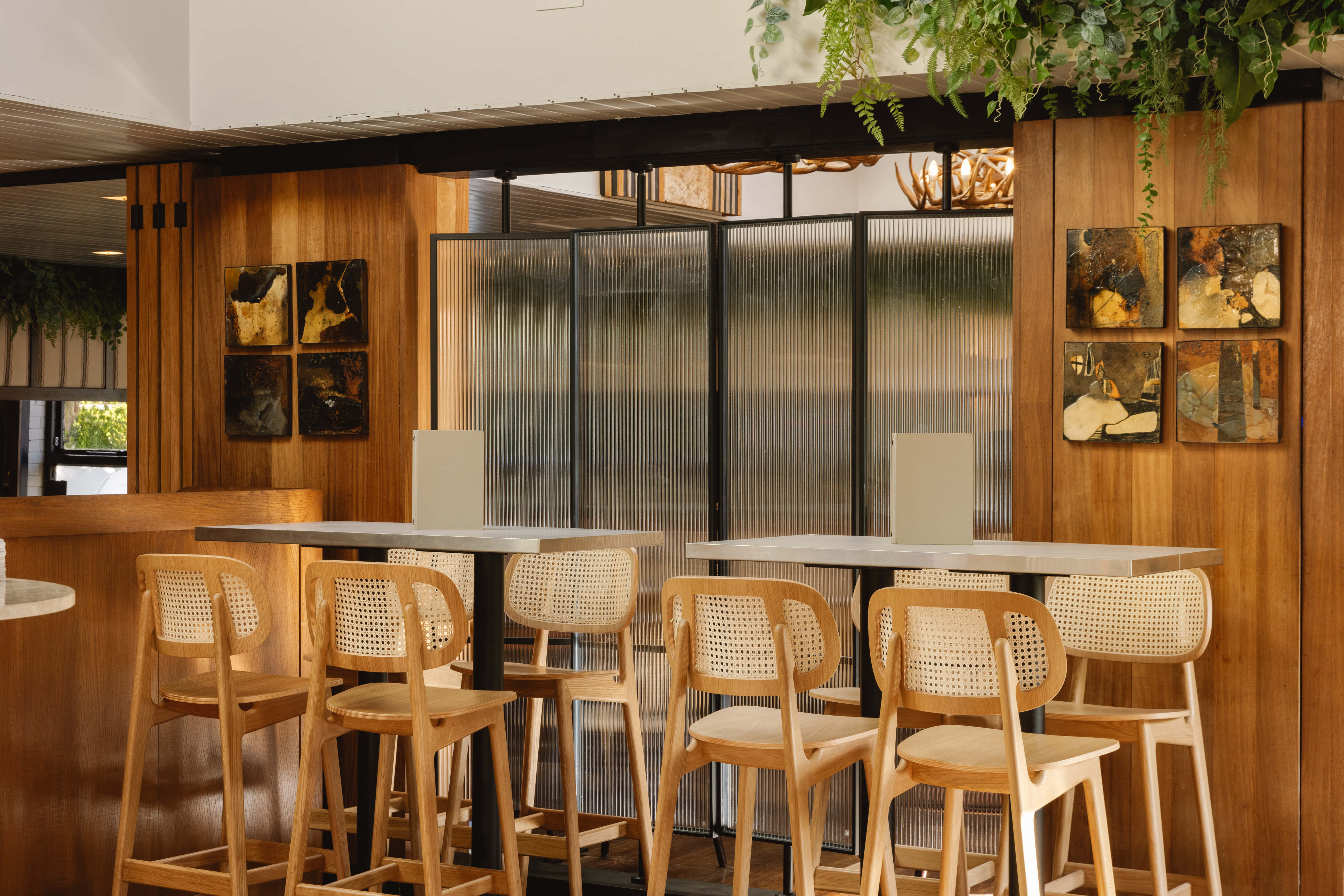 Vibrant Bar Area for Casual Gatherings: Up to 40 Guests 2