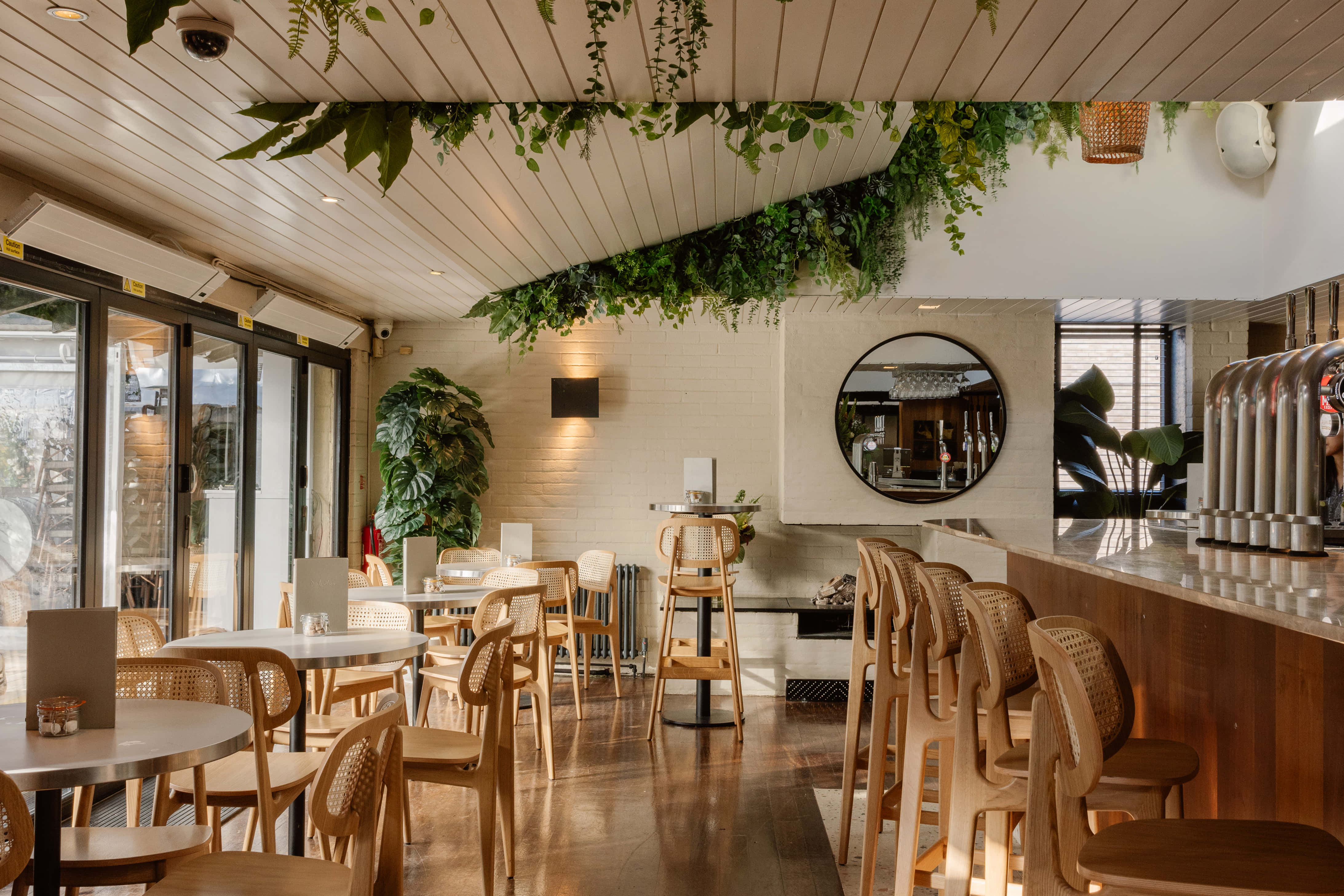 Vibrant Bar Area for Casual Gatherings: Up to 40 Guests 3