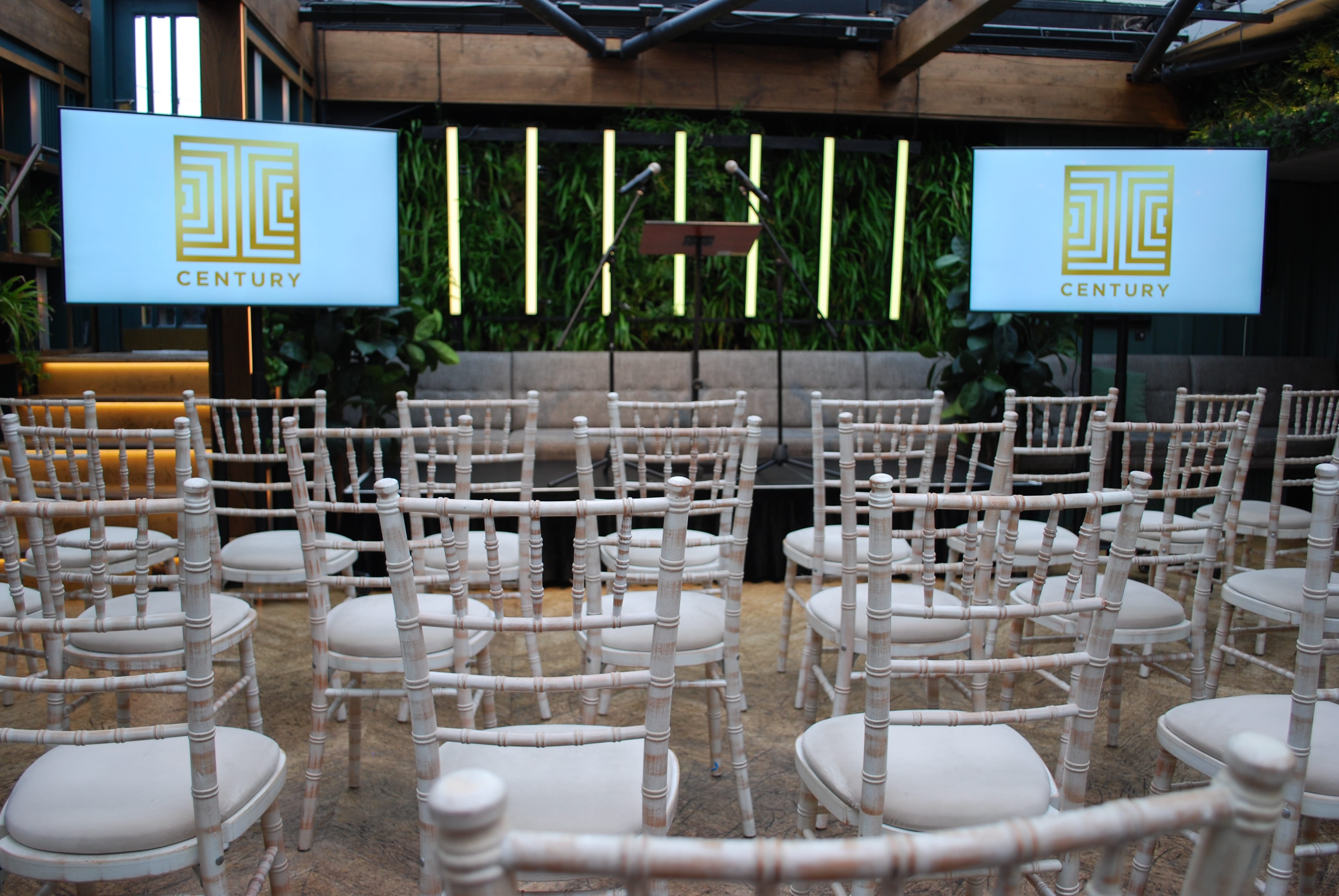 Roof Terrace (with retractable glass roof) - Conference & Meetings 4