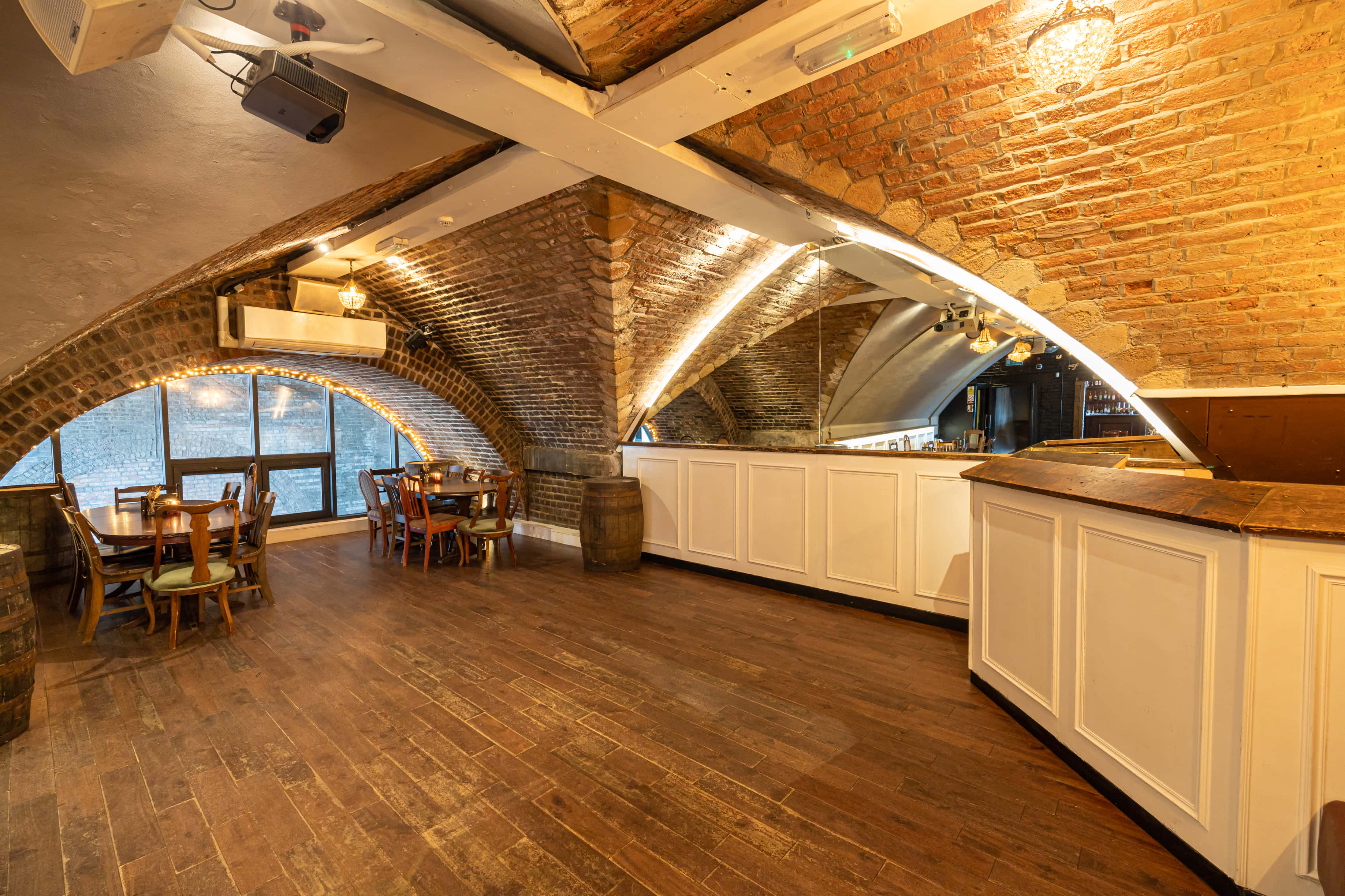 Attic Ballroom & Study Bar 3