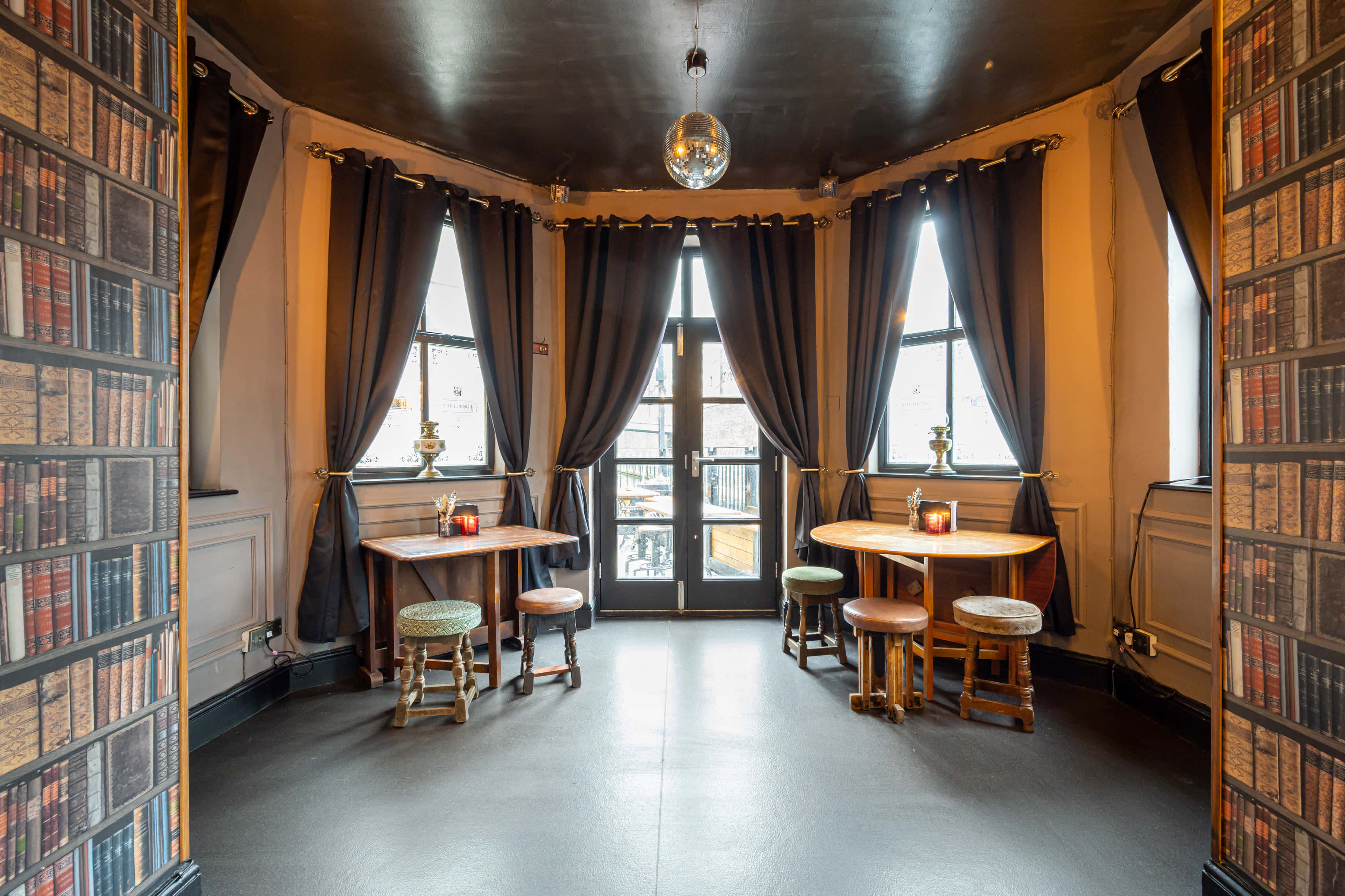 Lounge Bar & Canal-side Terrace 2