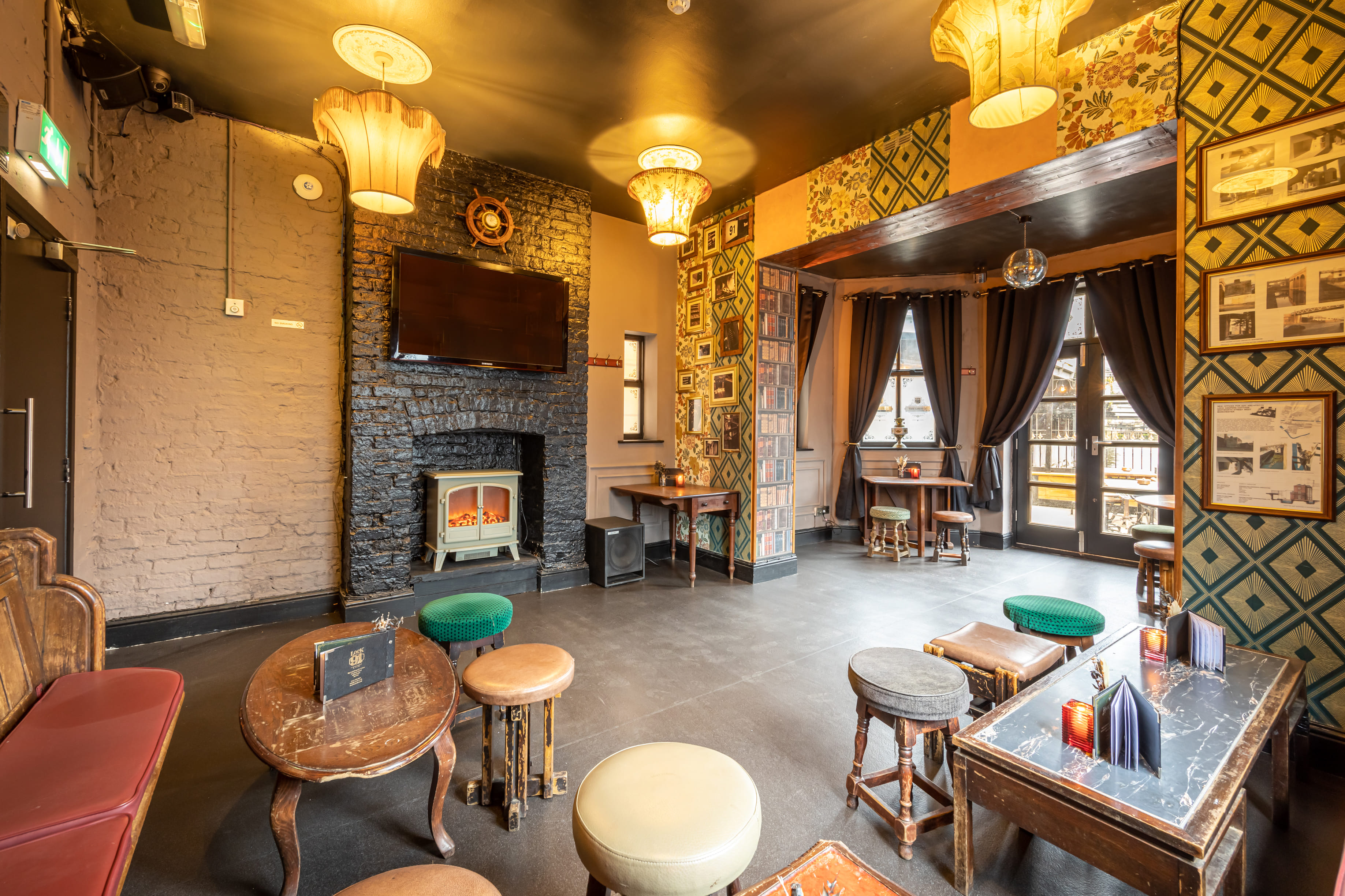 Lounge Bar & Canal-side Terrace 3