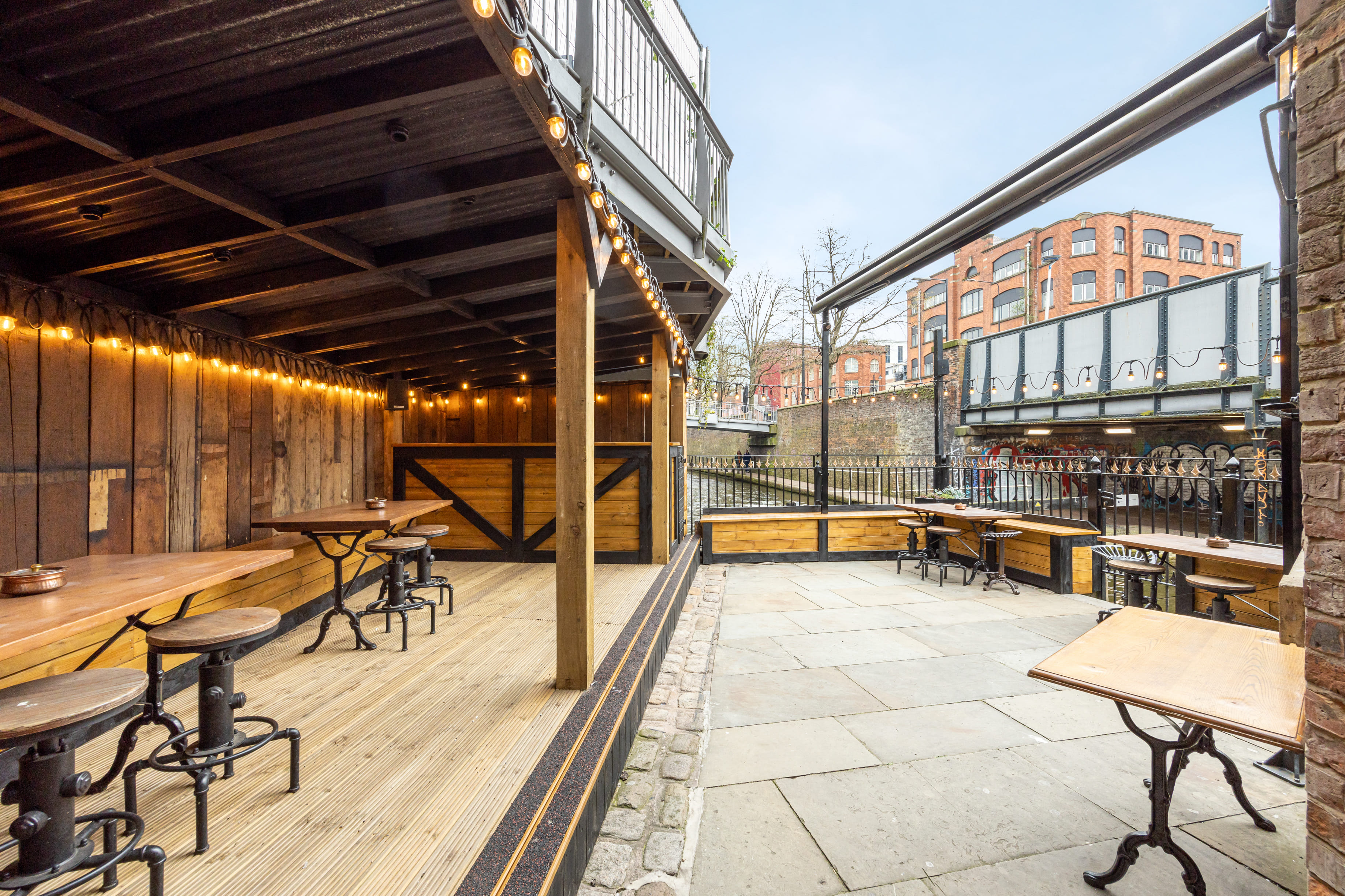 Lounge Bar & Canal-side Terrace 7
