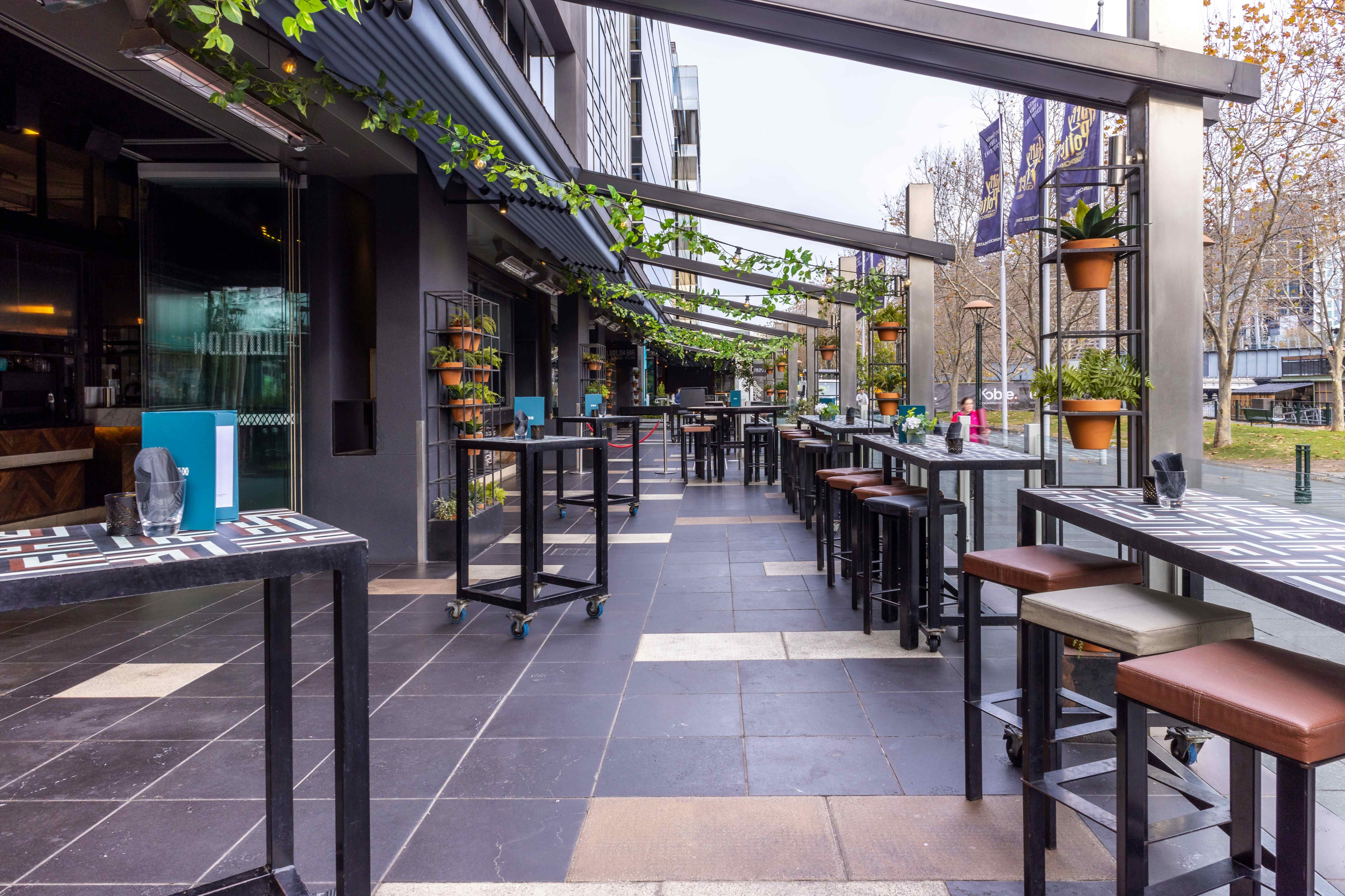 Lounge, Terrace & Bar 7