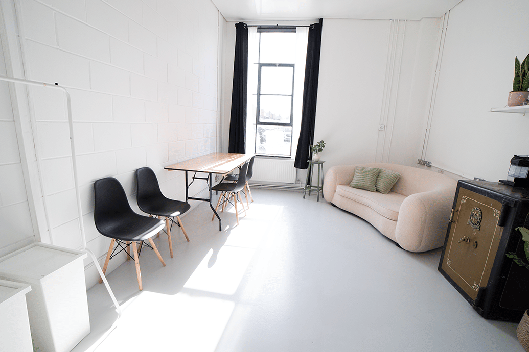 Klatch Studio: Bijou Room 7