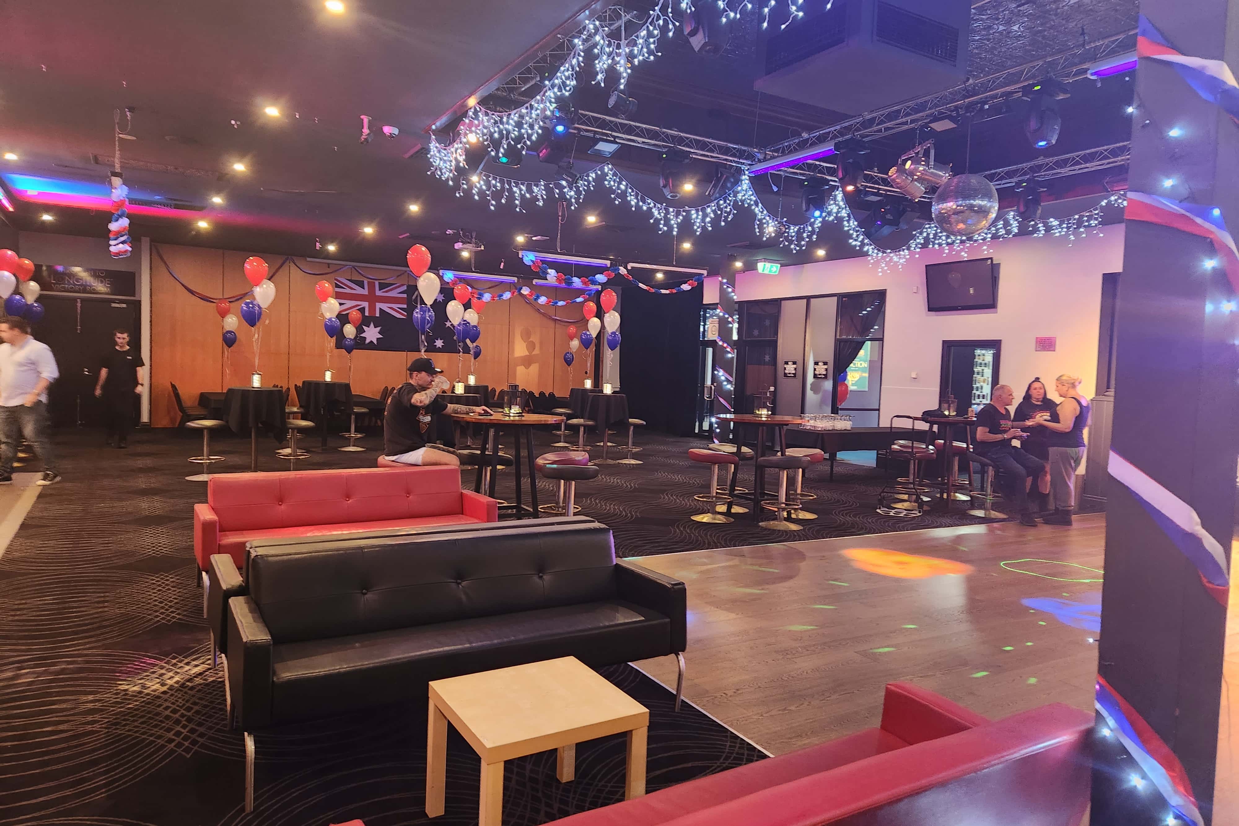 Longitude Room / Victory Room 10