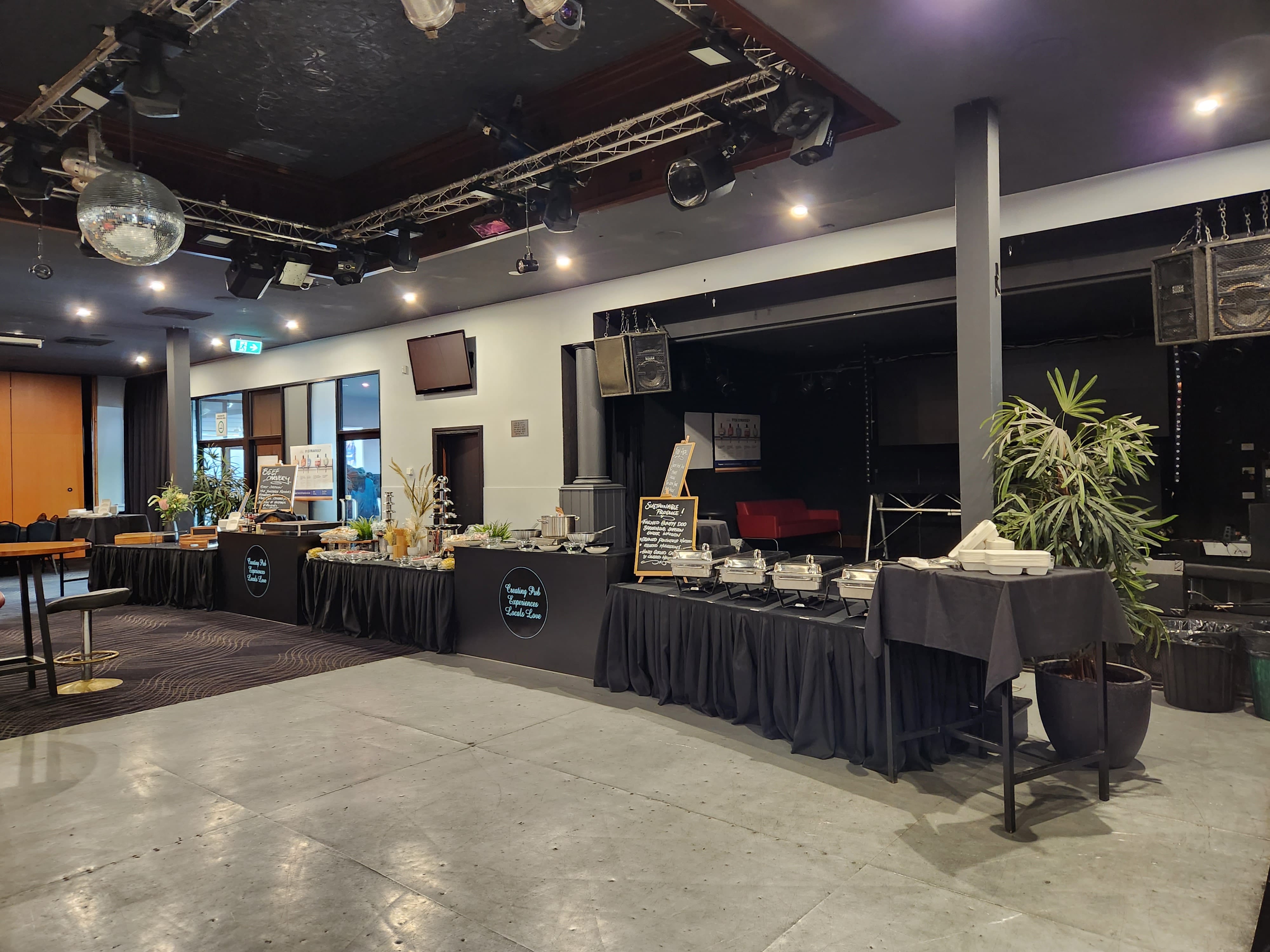 Longitude Room / Victory Room 4