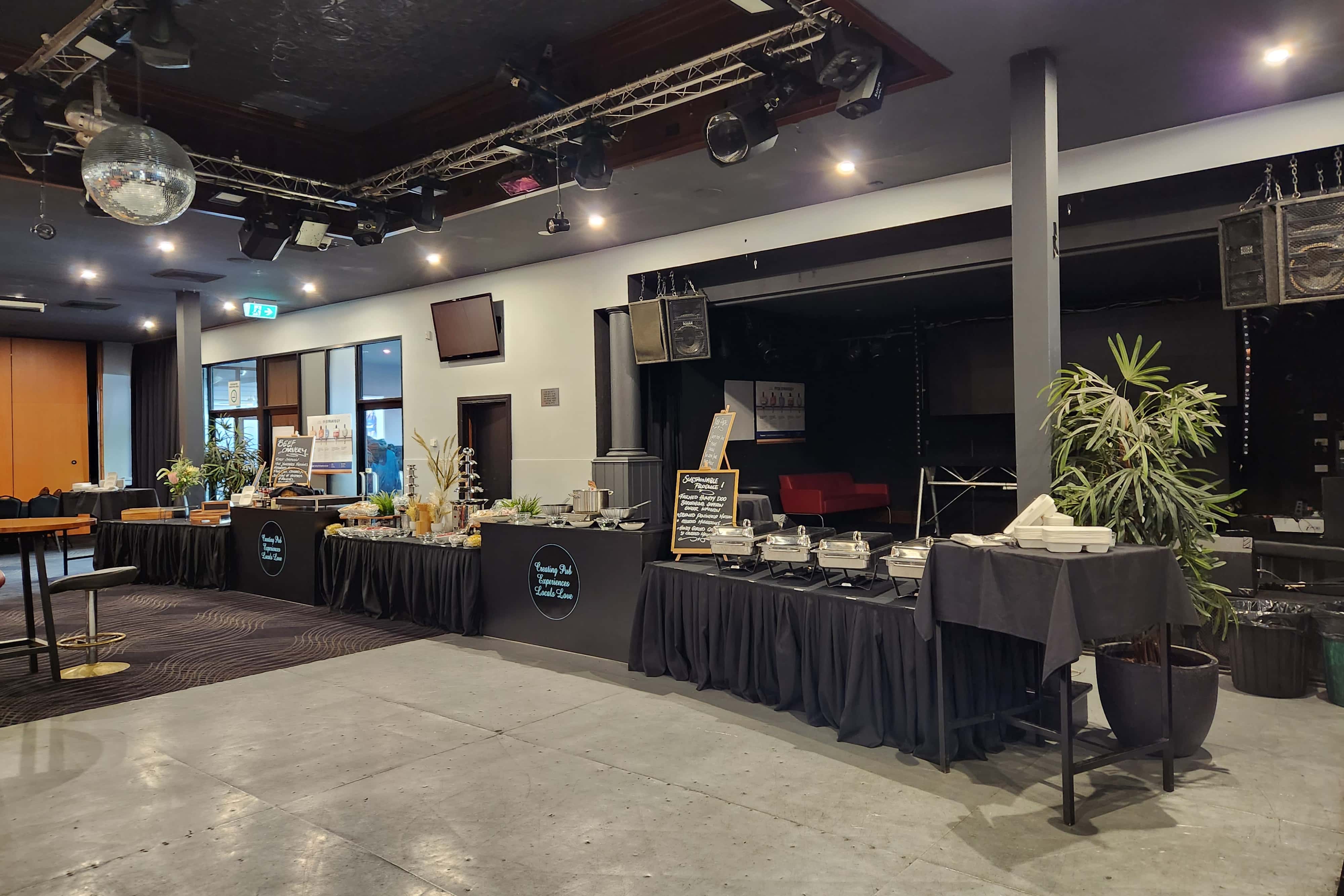 Longitude Room / Victory Room 4