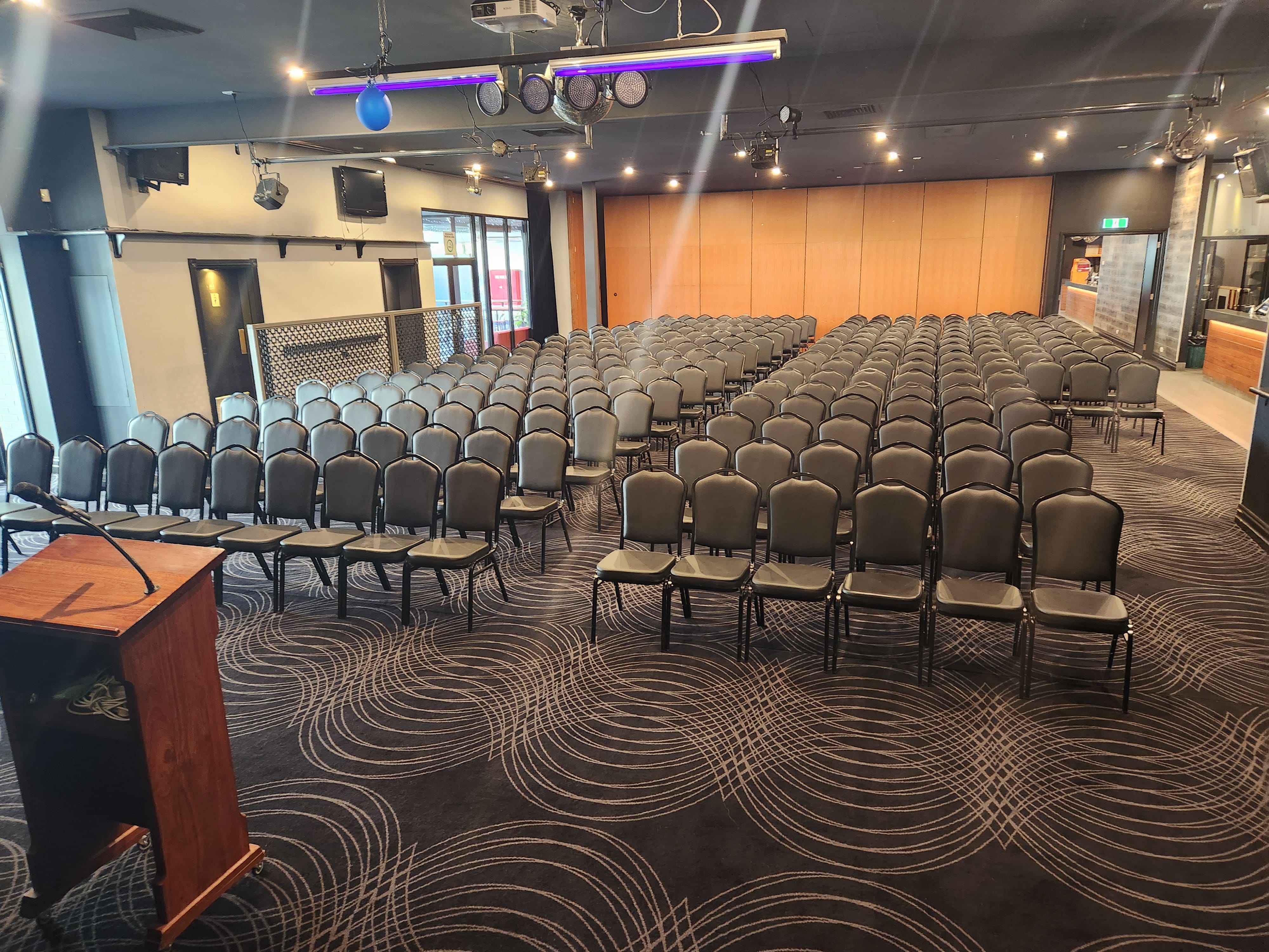 Longitude Room / Victory Room 8