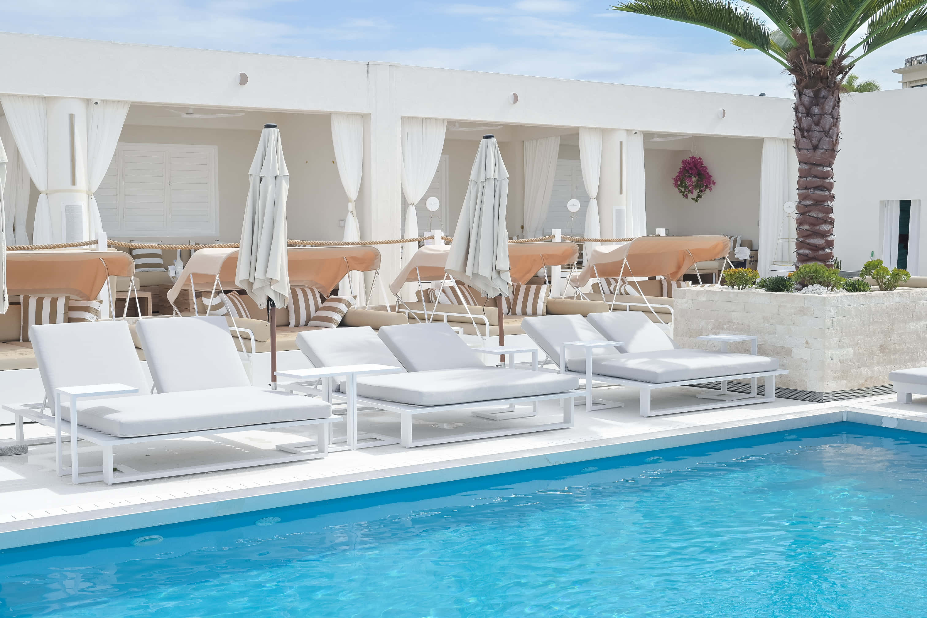 La Luna Beach Club (Pool) 1