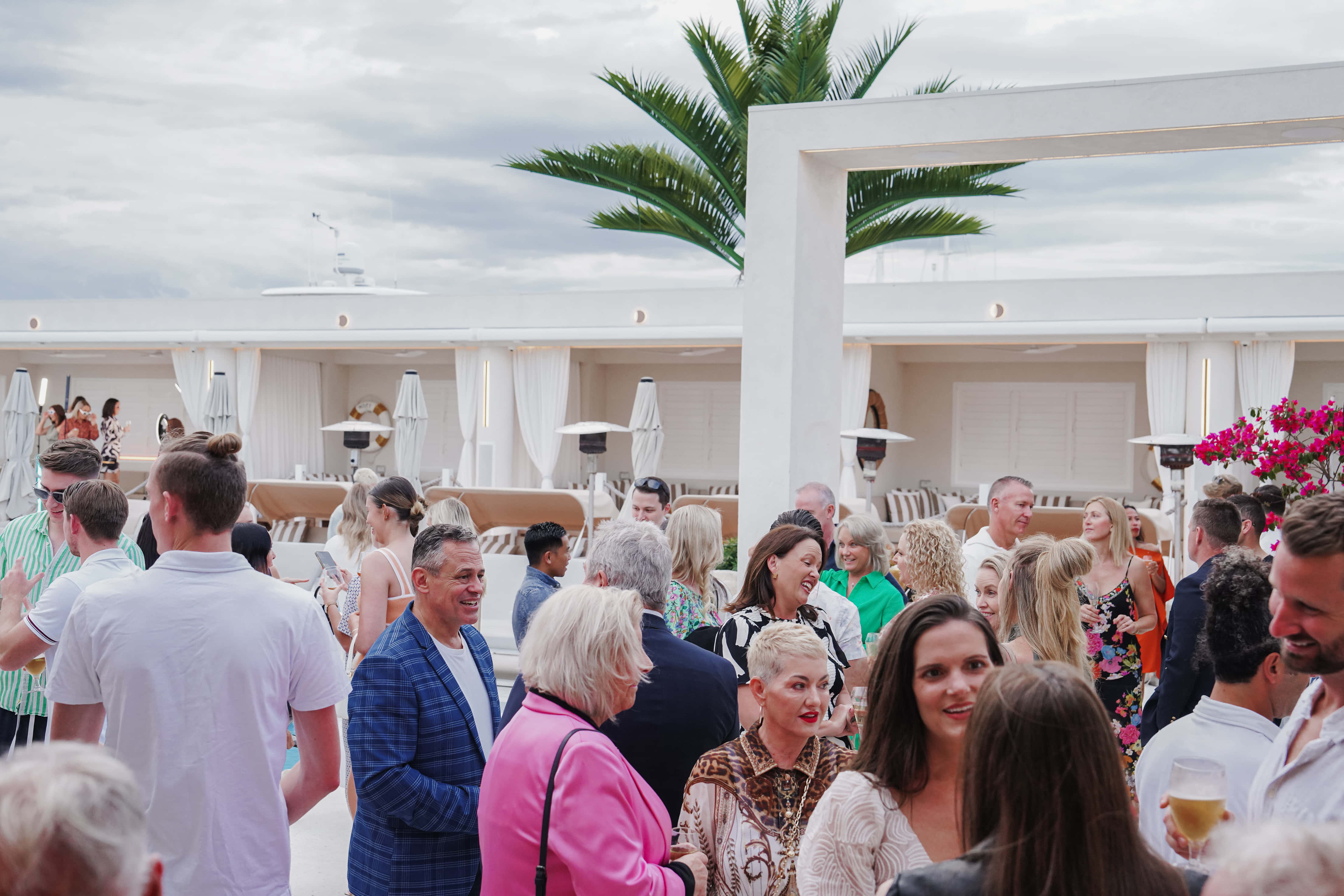 La Luna Beach Club (Pool) 11