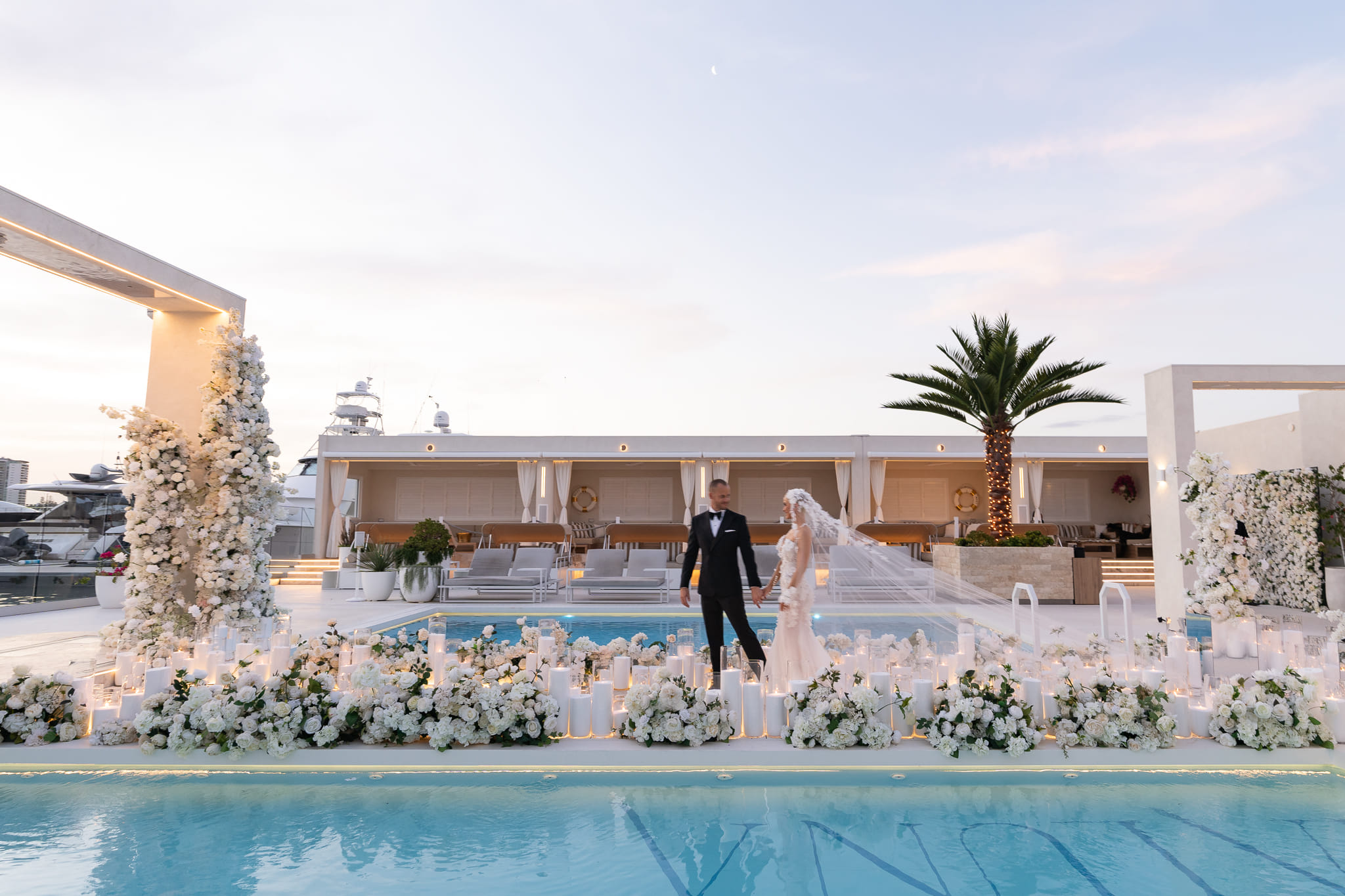 La Luna Beach Club (Pool) 19