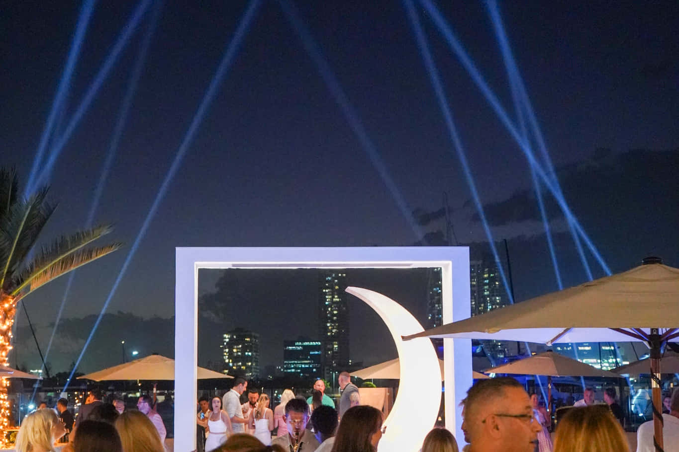 La Luna Beach Club (Pool) 16