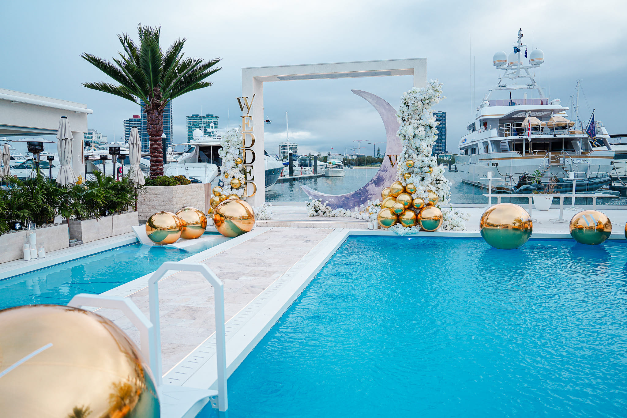 La Luna Beach Club (Pool) 6