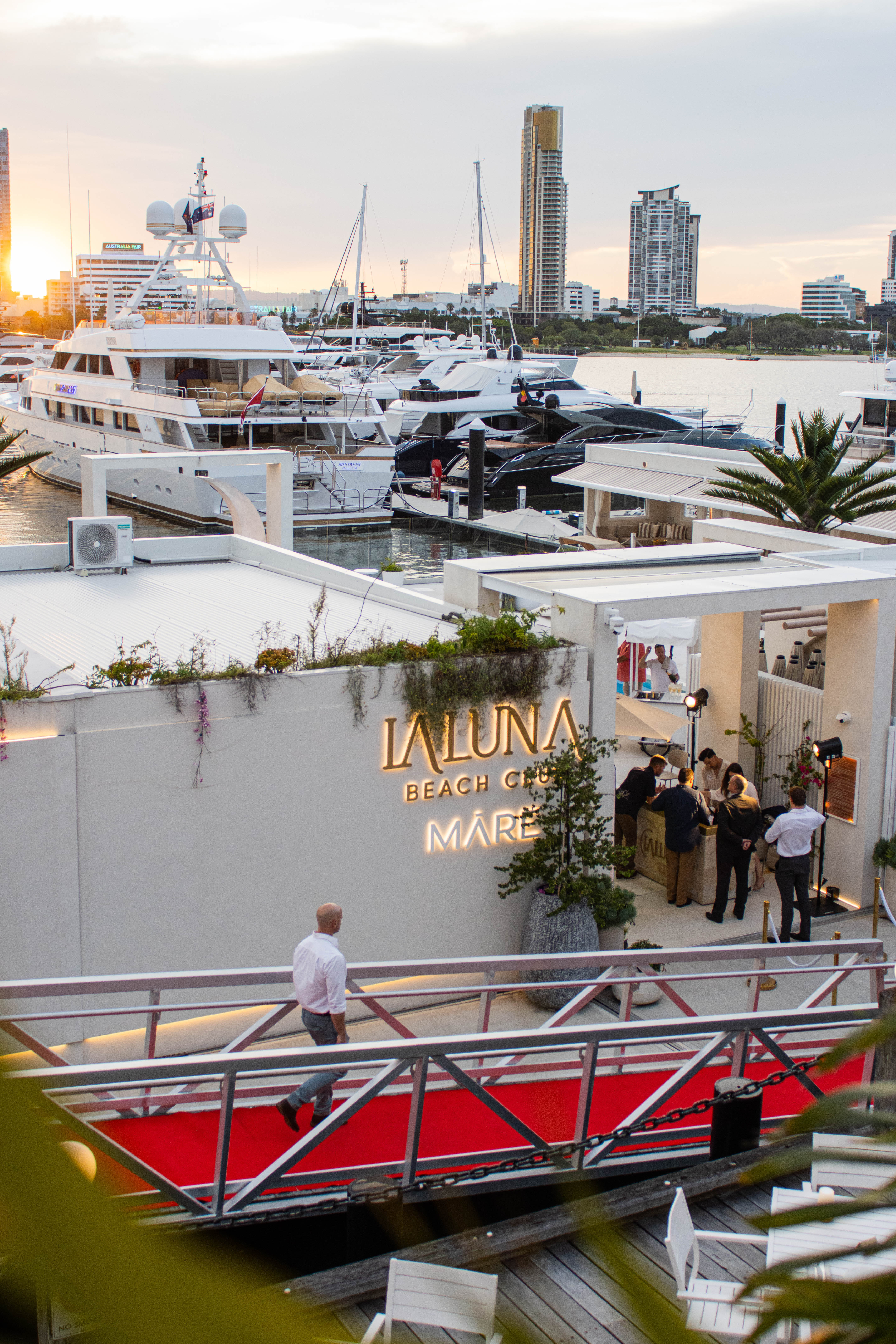 La Luna Beach Club (Pool) 13