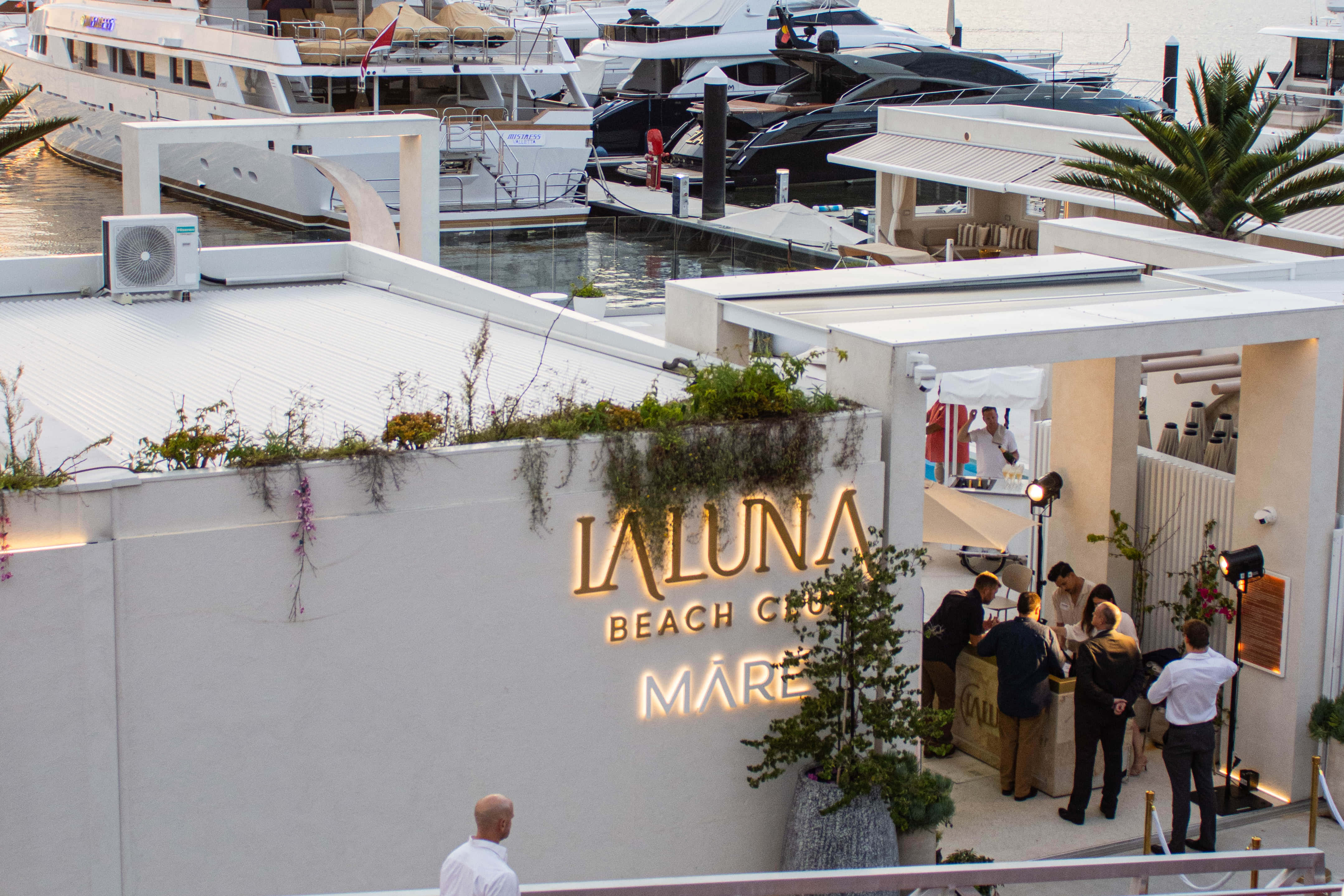 La Luna Beach Club (Pool) 13