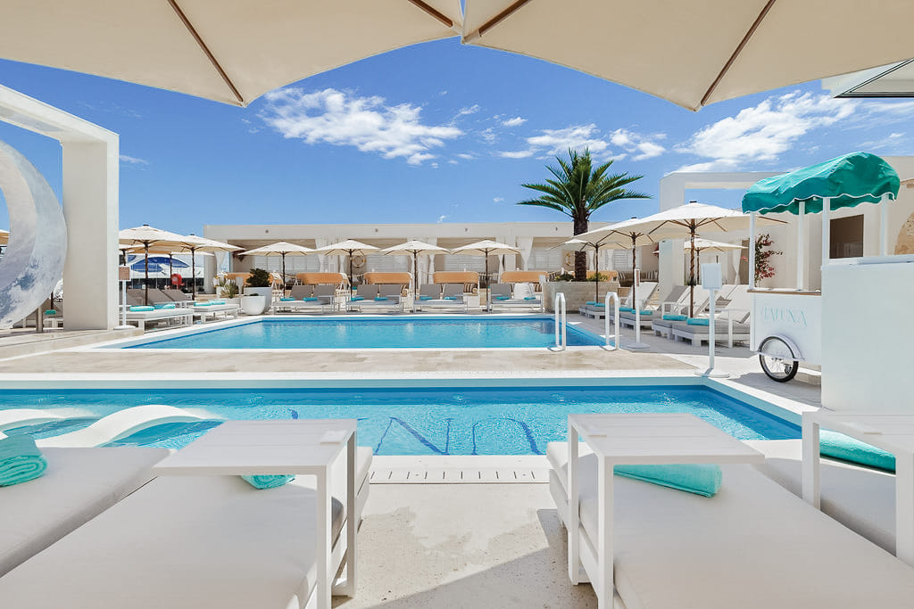 La Luna Beach Club (Pool) 4