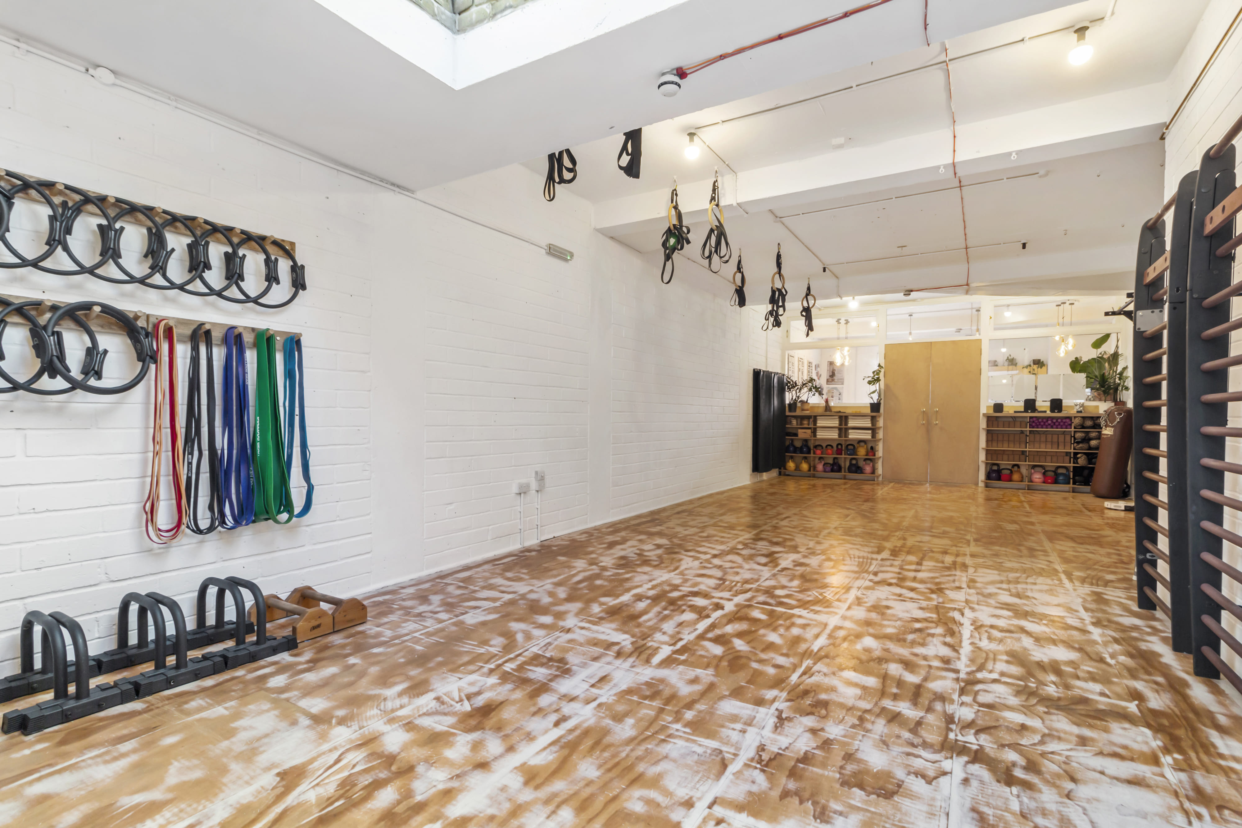 Bright Spacious Strength Studio Space in East London 3