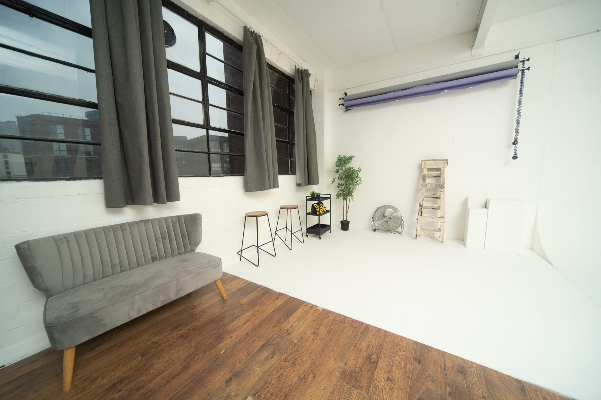 PHOS MEDIA STUDIOS 1