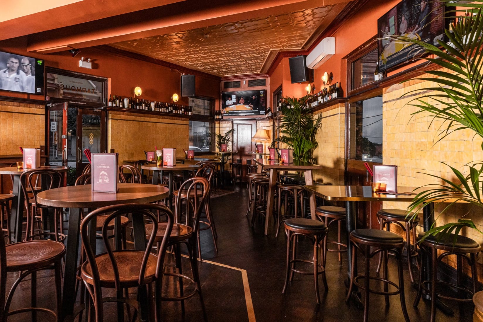 Public Bar (Semi-Exclusive)