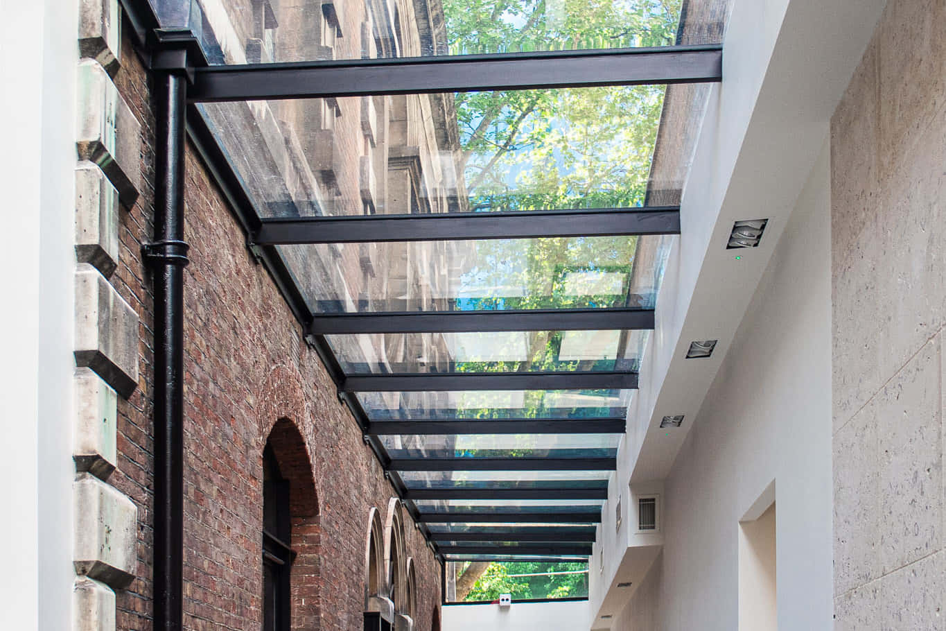 The Aldgate Centre 17