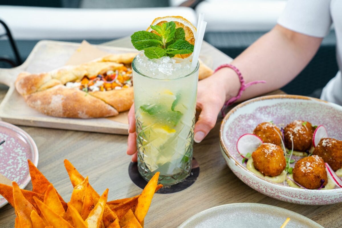 Sixteen Antlers Rooftop Bar 6