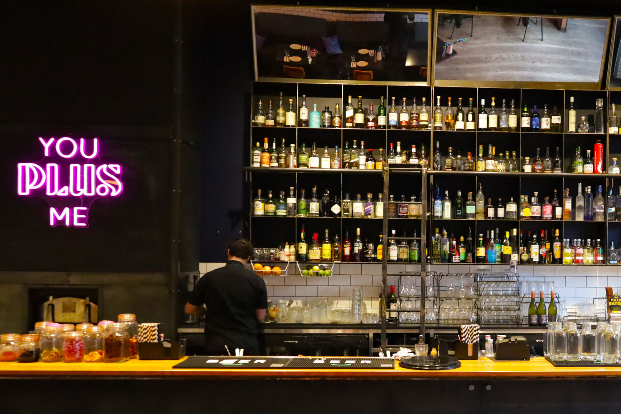 Exclusive Riverside Bar 3