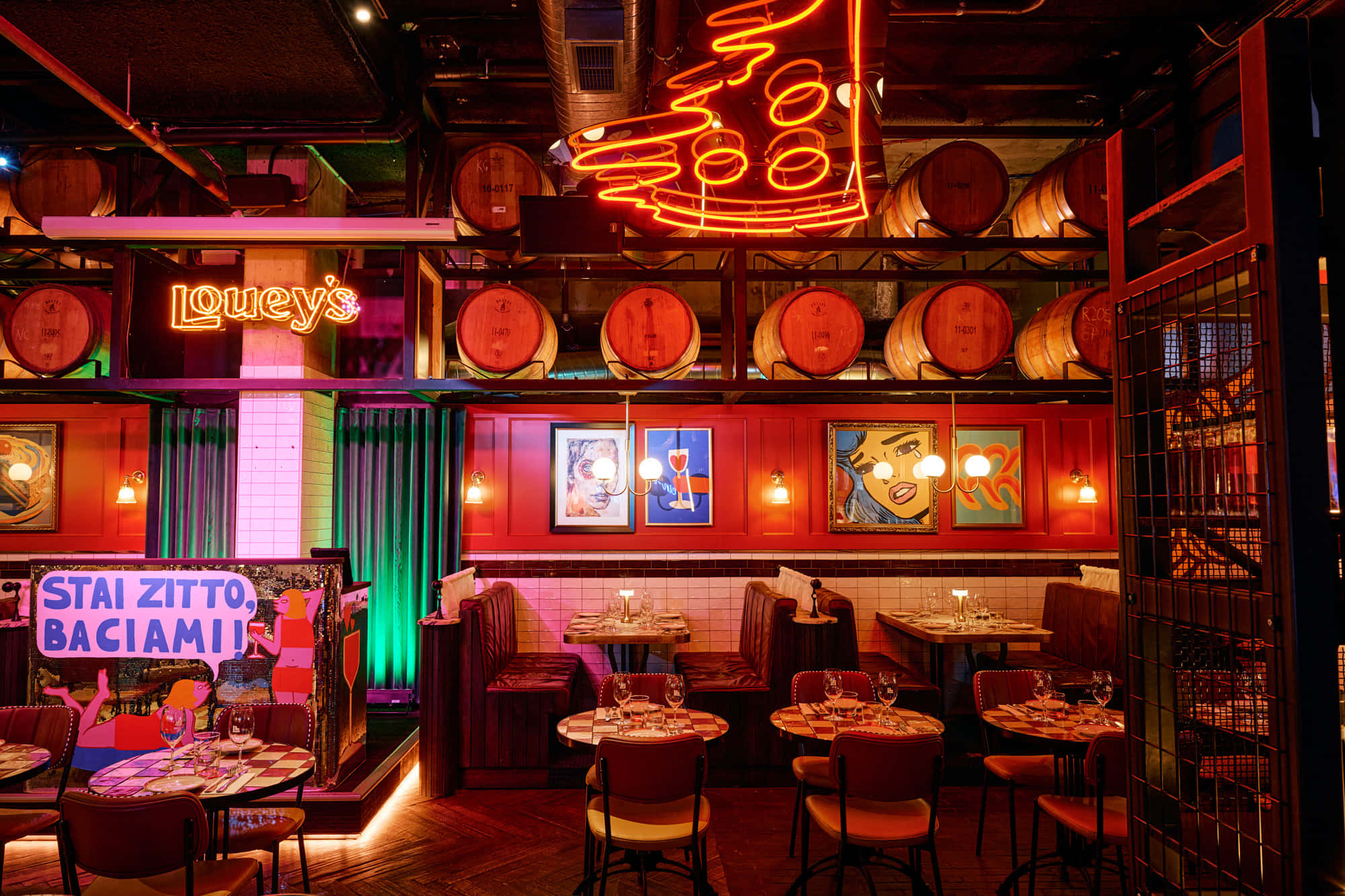 Louey’s Kitchen & Bar 3D tour